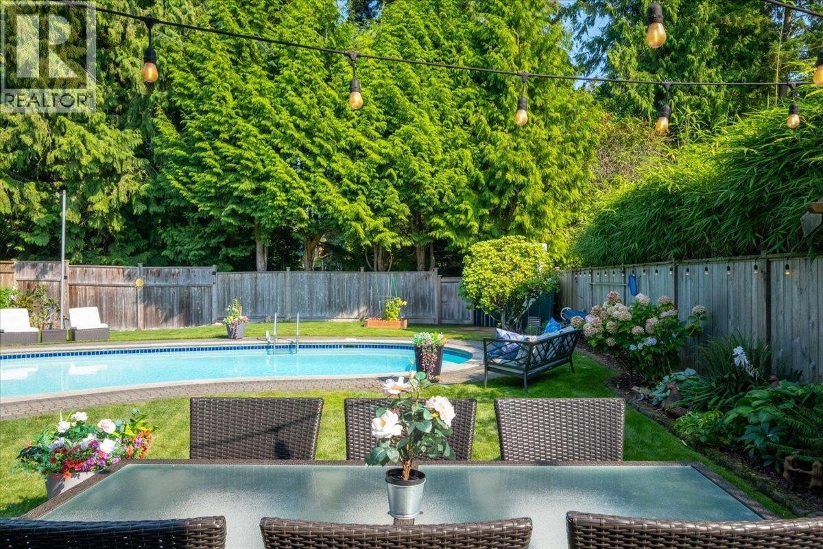 












2864 BUSHNELL PLACE

,
North Vancouver,




British Columbia
V7J2Y8

