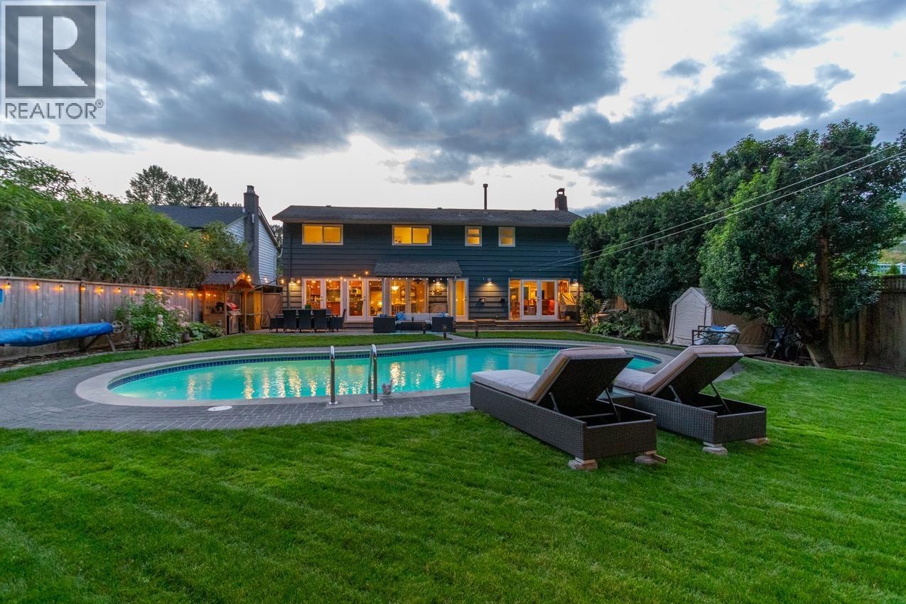 












2864 BUSHNELL PLACE

,
North Vancouver,




British Columbia
V7J2Y8

