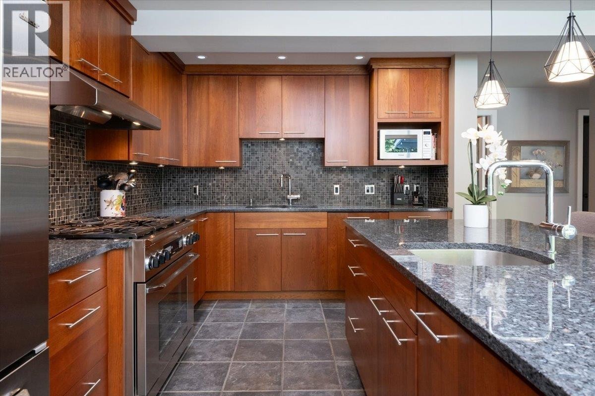 












2864 BUSHNELL PLACE

,
North Vancouver,




British Columbia
V7J2Y8

