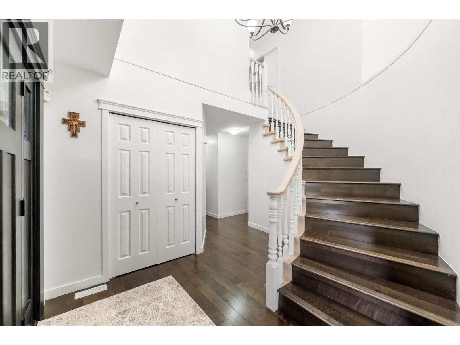 












2733 TEMPE GLEN DRIVE

,
North Vancouver,




British Columbia
V7N4K5

