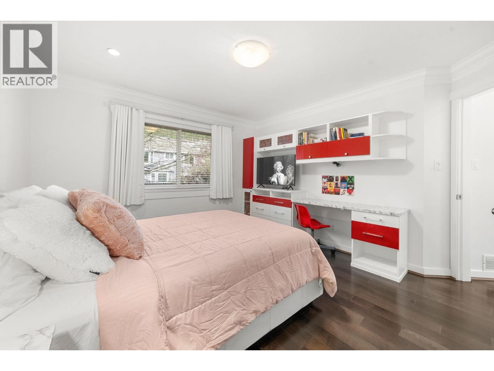 












2733 TEMPE GLEN DRIVE

,
North Vancouver,




British Columbia
V7N4K5

