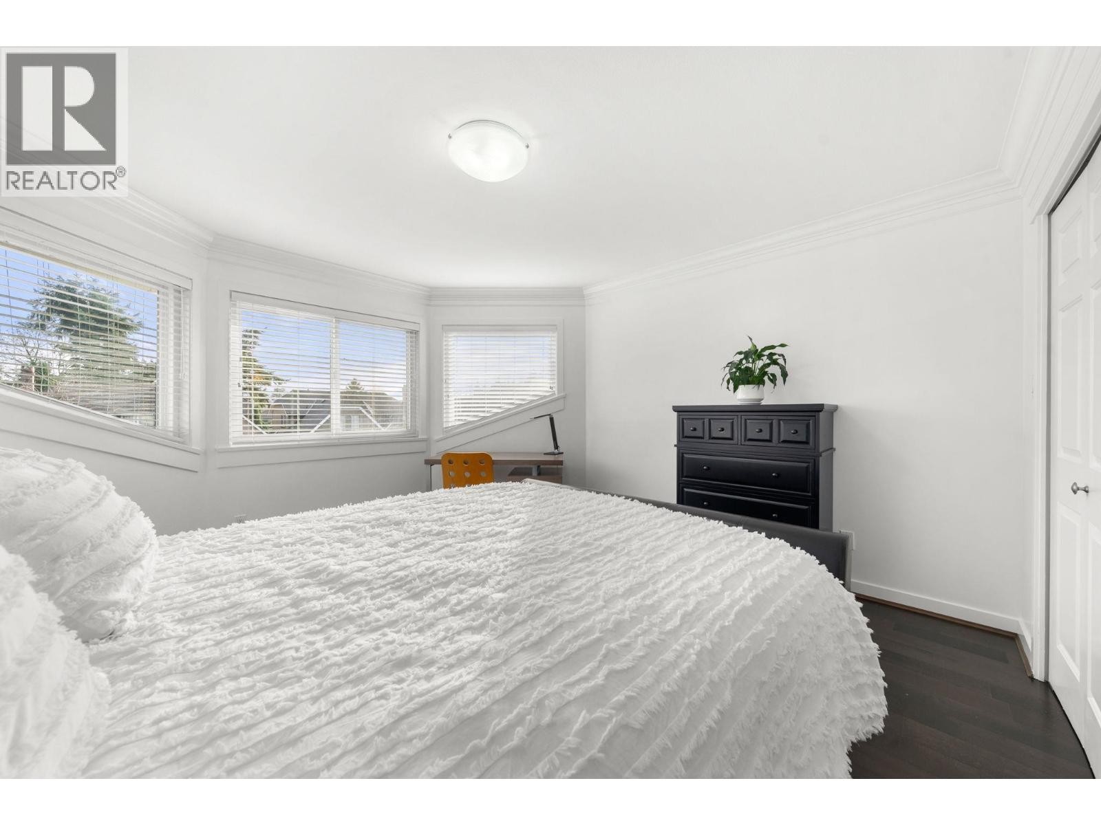 












2733 TEMPE GLEN DRIVE

,
North Vancouver,




British Columbia
V7N4K5

