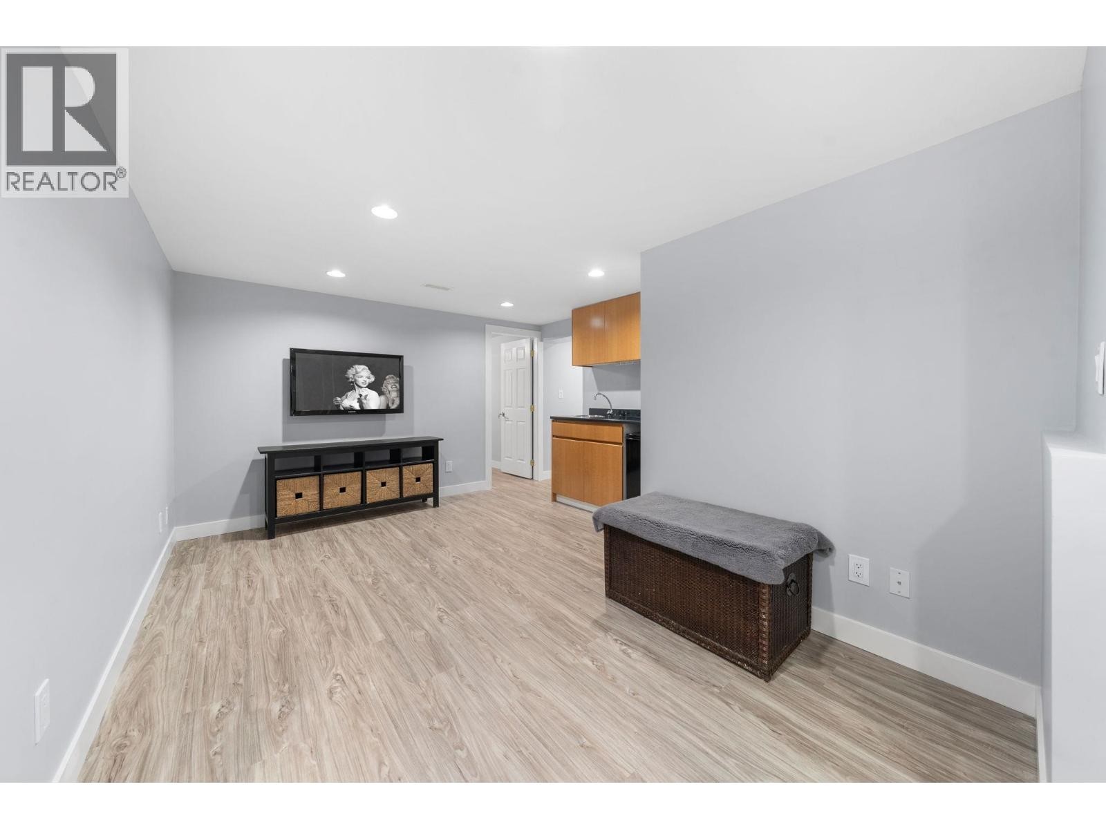 












2733 TEMPE GLEN DRIVE

,
North Vancouver,




British Columbia
V7N4K5

