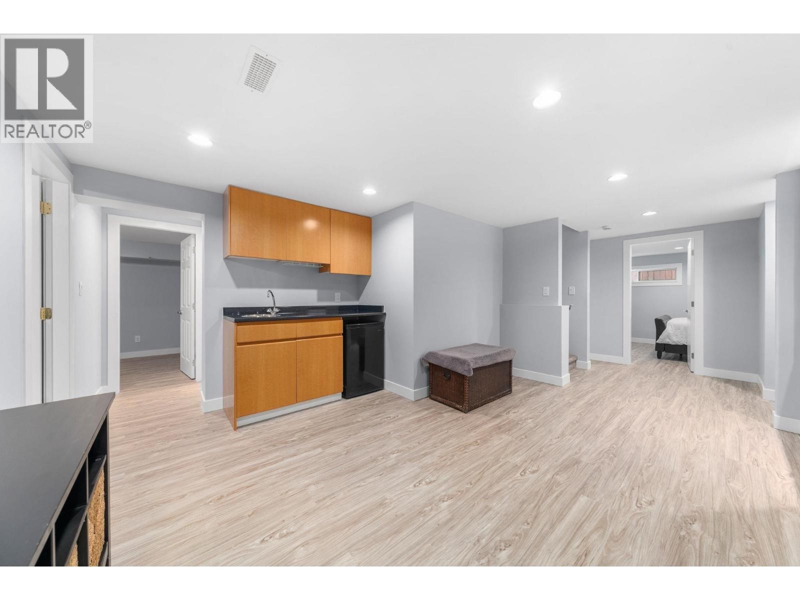 












2733 TEMPE GLEN DRIVE

,
North Vancouver,




British Columbia
V7N4K5

