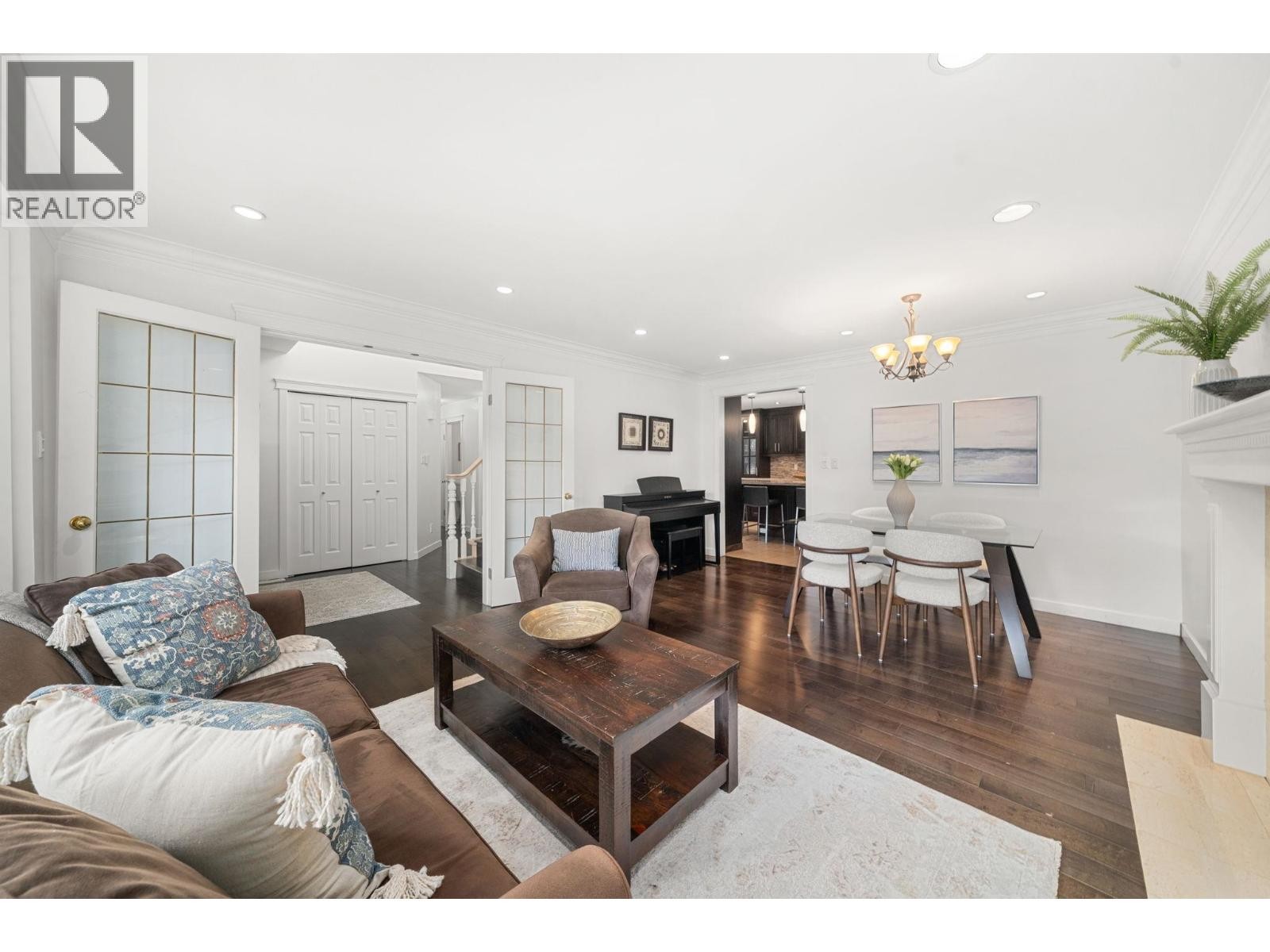 












2733 TEMPE GLEN DRIVE

,
North Vancouver,




British Columbia
V7N4K5

