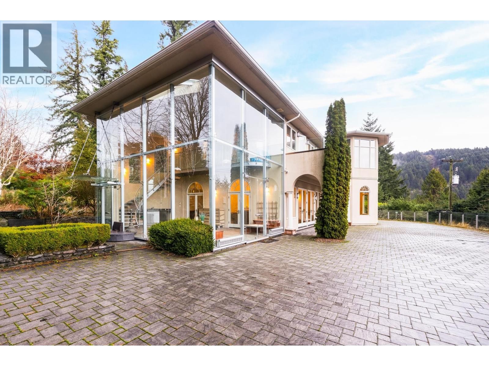 












6220 SUMMIT AVENUE

,
West Vancouver,




British Columbia
V7W1Y2

