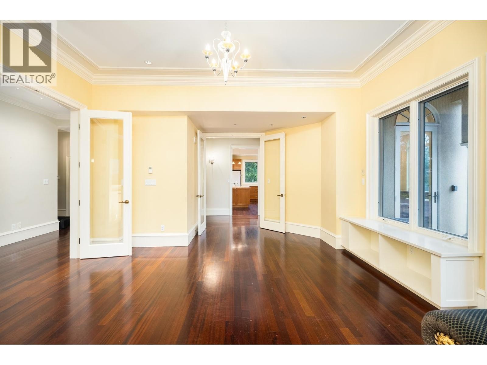 












6220 SUMMIT AVENUE

,
West Vancouver,




British Columbia
V7W1Y2

