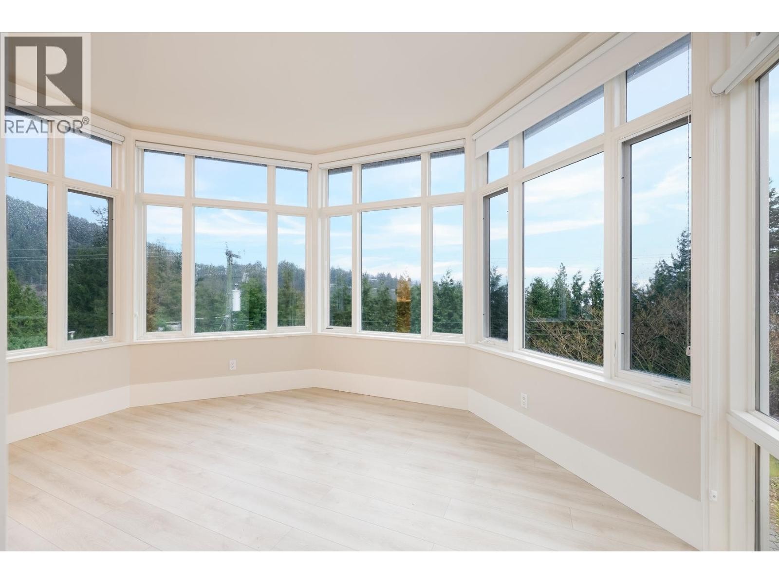 












6220 SUMMIT AVENUE

,
West Vancouver,




British Columbia
V7W1Y2

