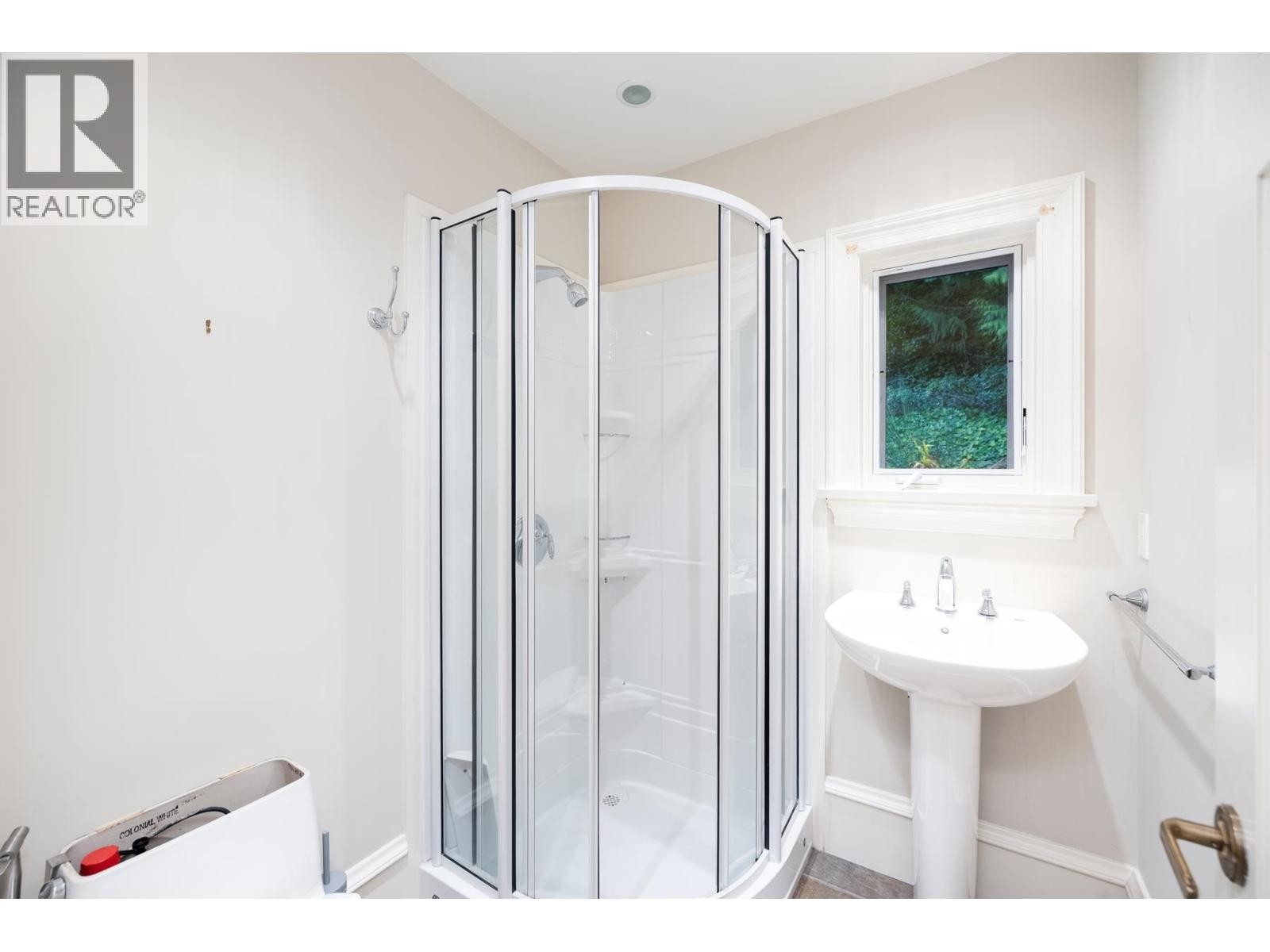 












6220 SUMMIT AVENUE

,
West Vancouver,




British Columbia
V7W1Y2

