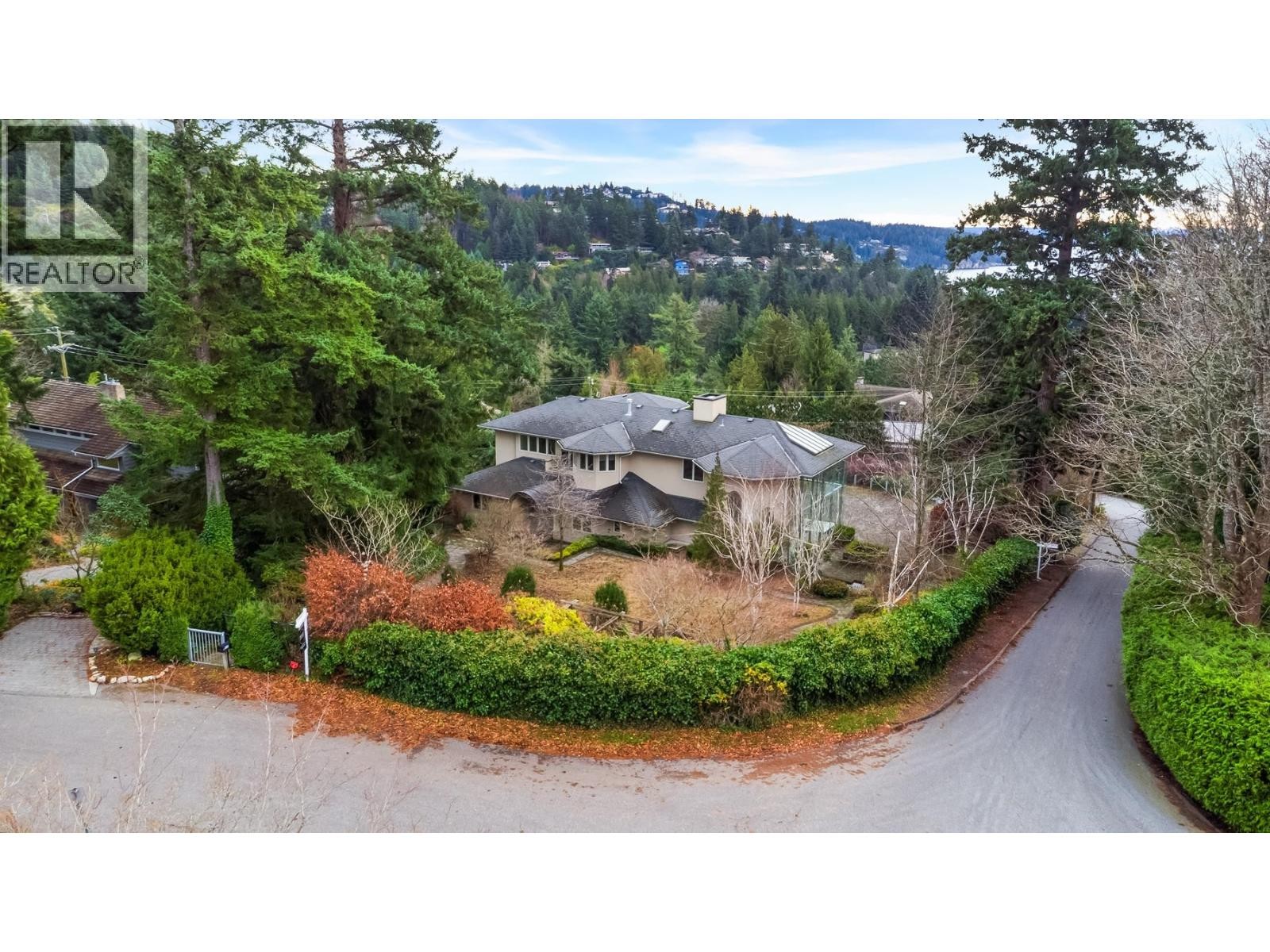












6220 SUMMIT AVENUE

,
West Vancouver,




British Columbia
V7W1Y2

