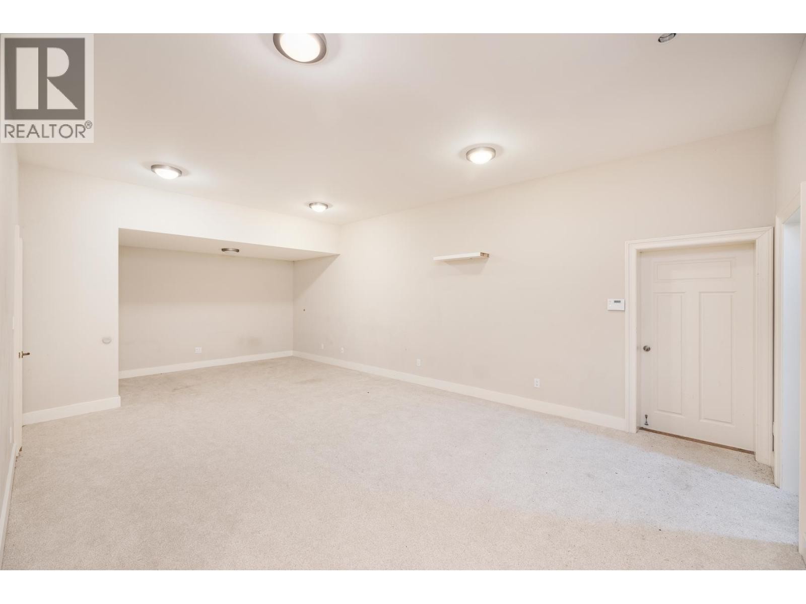 












6220 SUMMIT AVENUE

,
West Vancouver,




British Columbia
V7W1Y2

