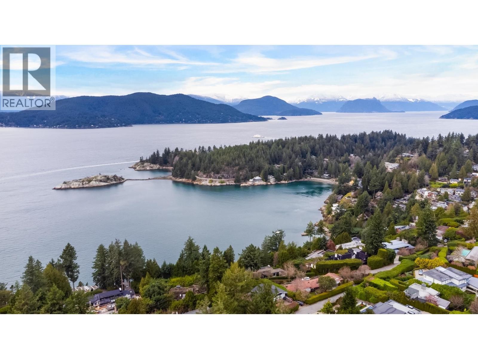 












6220 SUMMIT AVENUE

,
West Vancouver,




British Columbia
V7W1Y2

