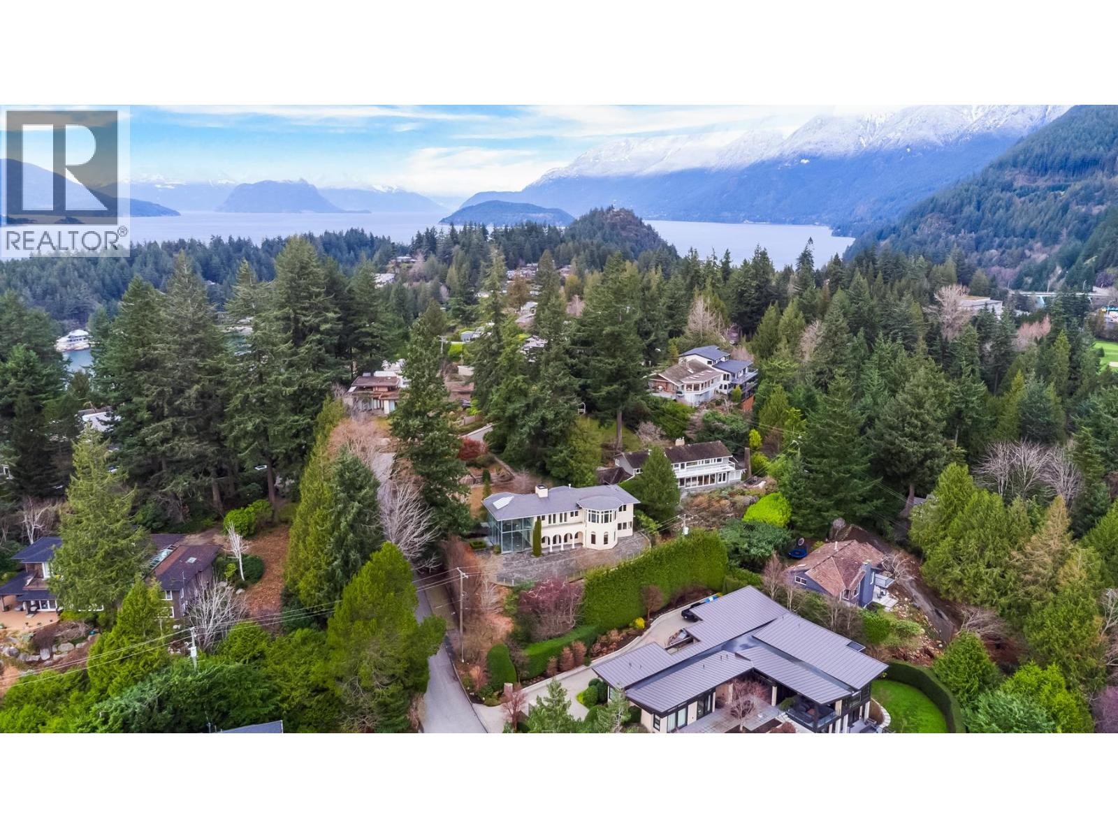 












6220 SUMMIT AVENUE

,
West Vancouver,




British Columbia
V7W1Y2

