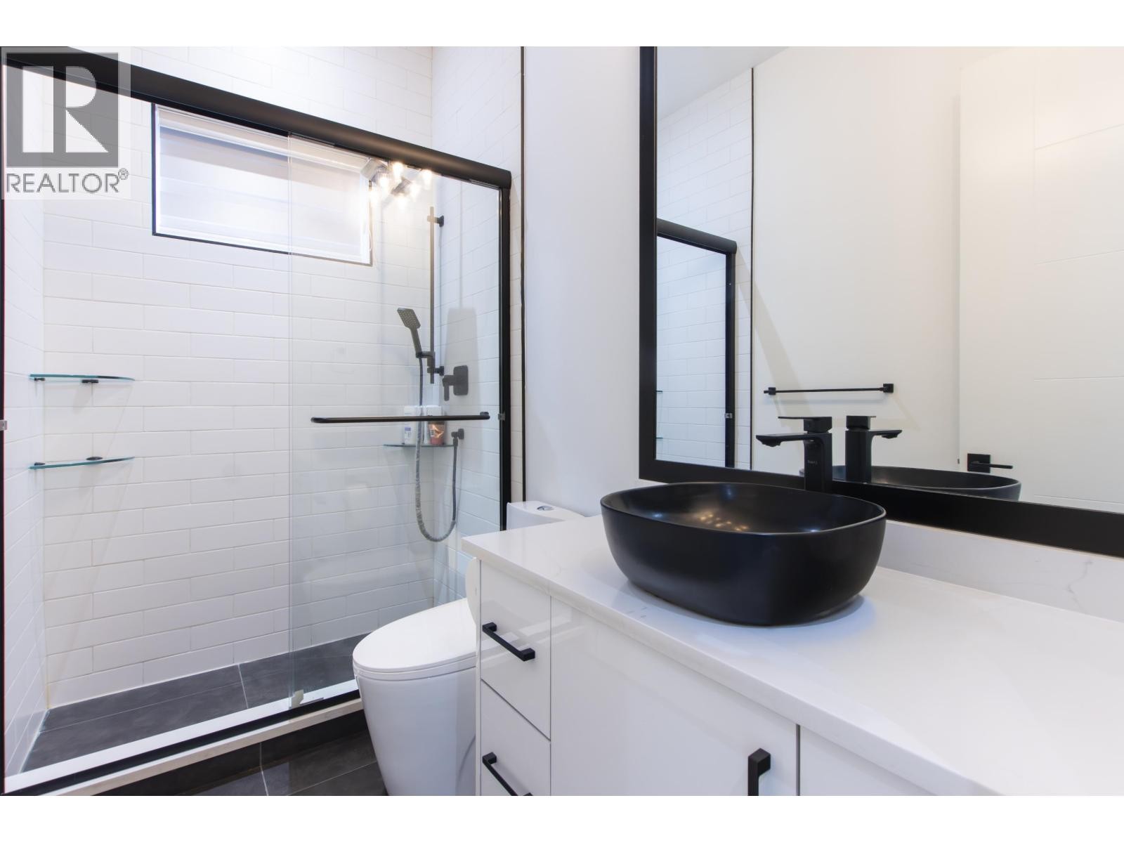 












39184 WOODPECKER PLACE

,
Squamish,




British Columbia
V8B1A7

