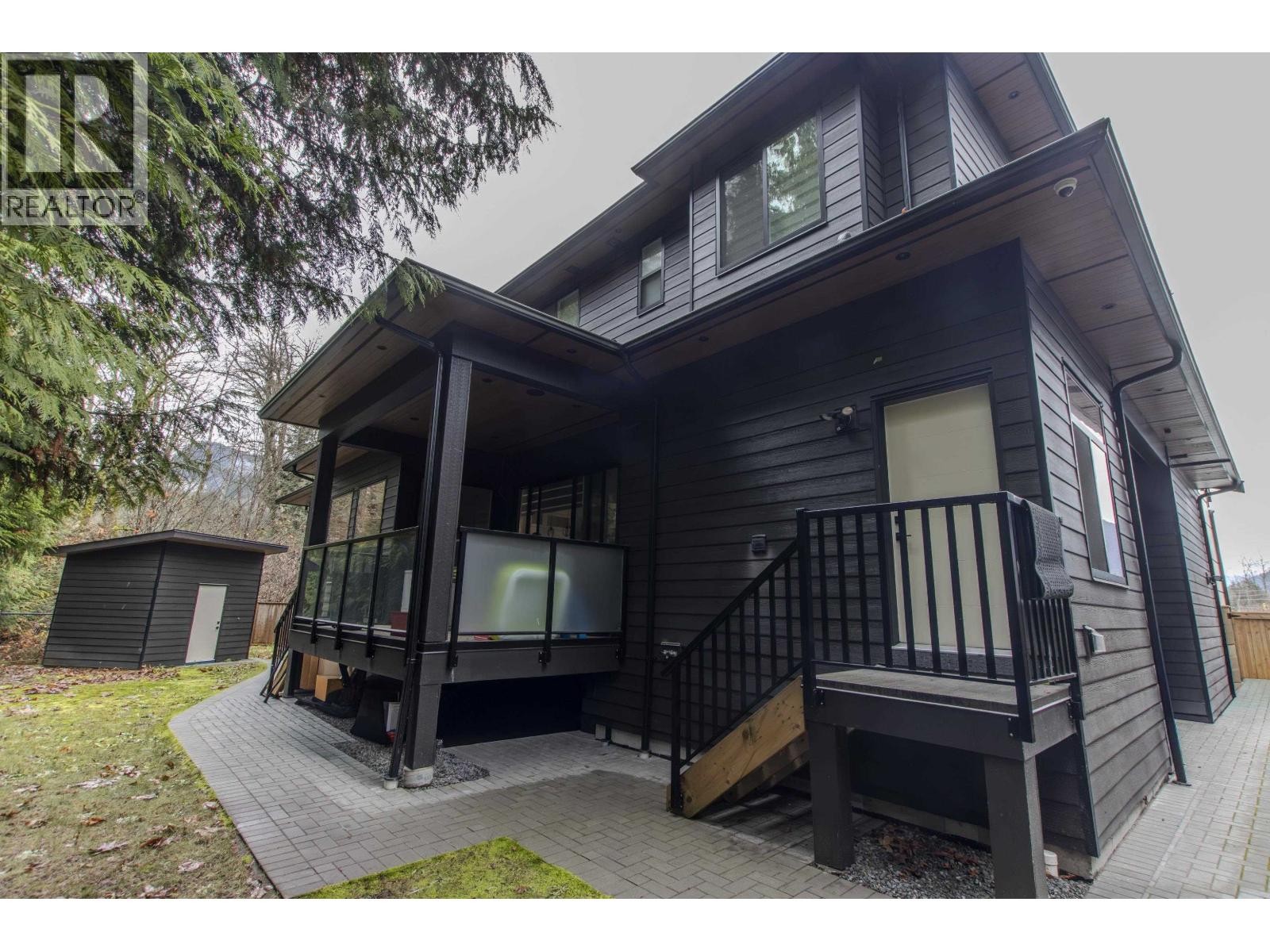 












39184 WOODPECKER PLACE

,
Squamish,




British Columbia
V8B1A7

