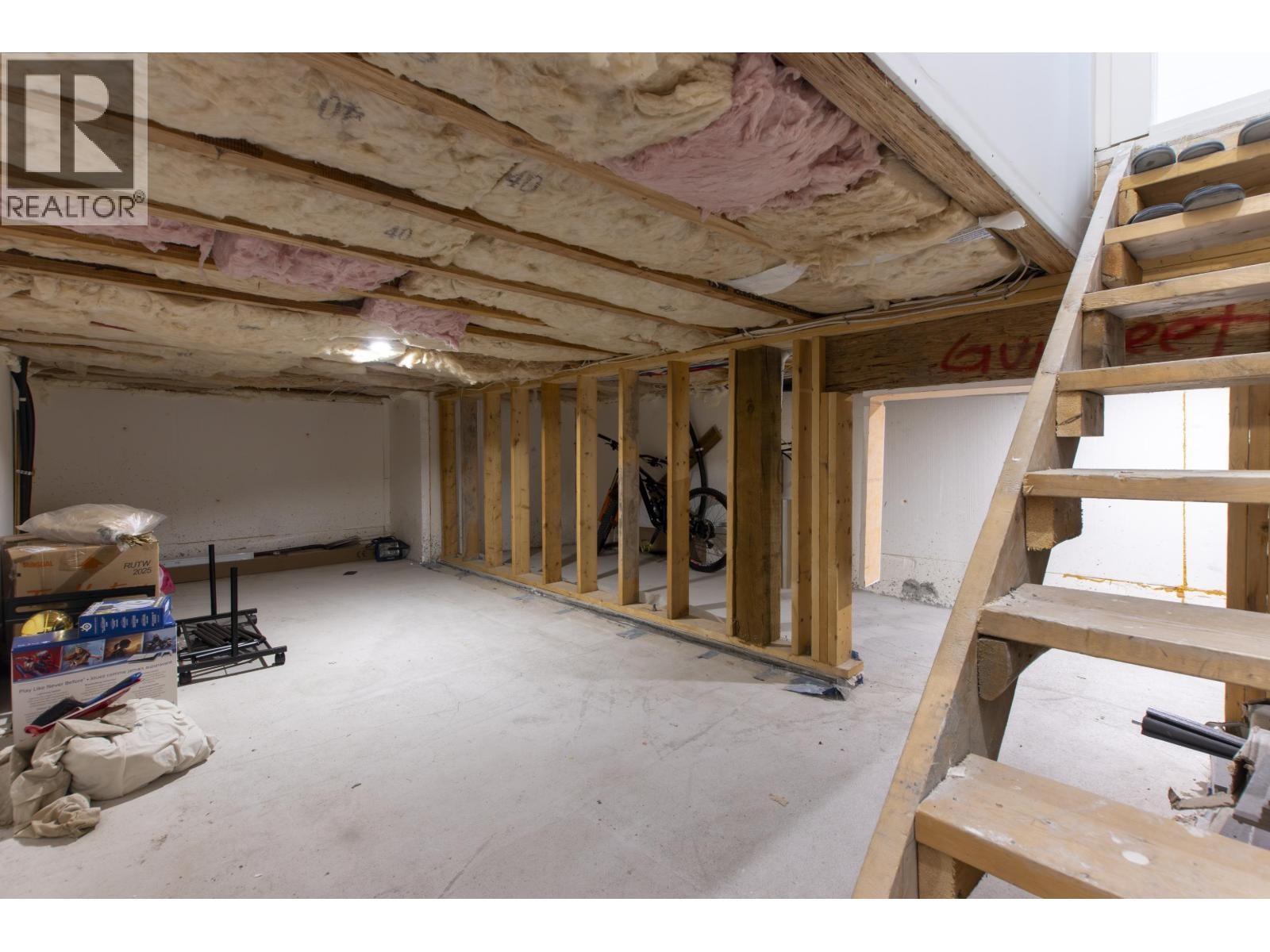 












39184 WOODPECKER PLACE

,
Squamish,




British Columbia
V8B1A7

