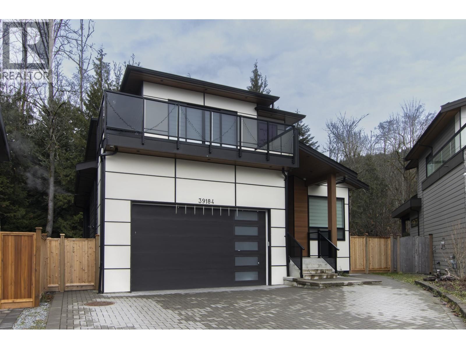 












39184 WOODPECKER PLACE

,
Squamish,




British Columbia
V8B1A7

