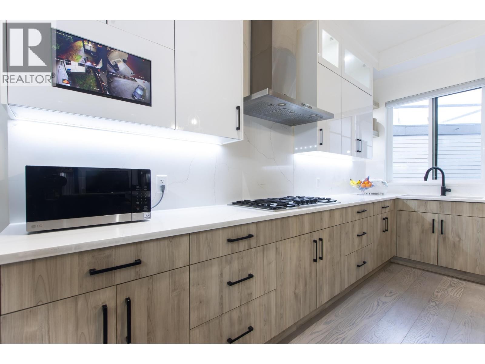 












39184 WOODPECKER PLACE

,
Squamish,




British Columbia
V8B1A7

