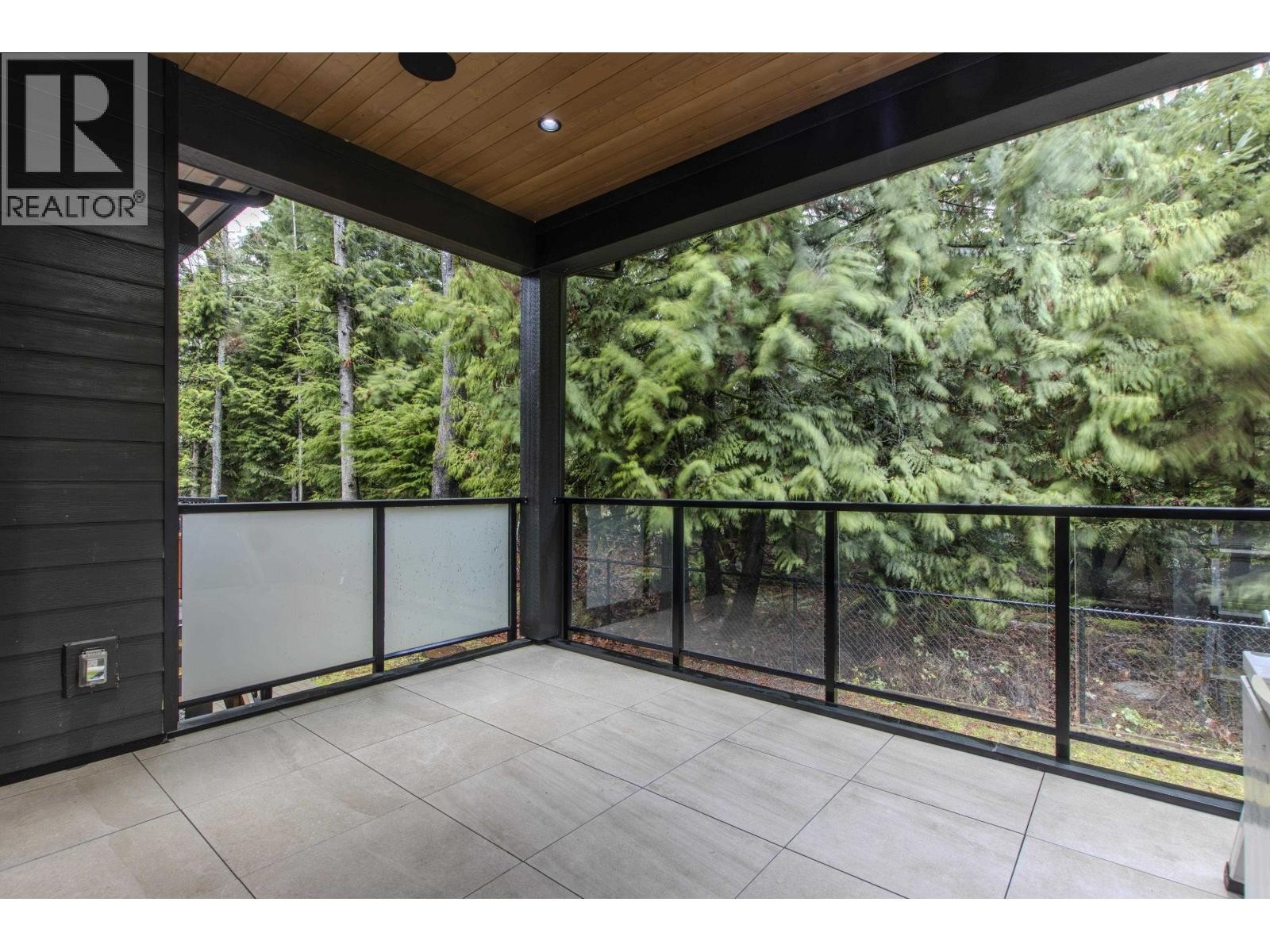 












39184 WOODPECKER PLACE

,
Squamish,




British Columbia
V8B1A7

