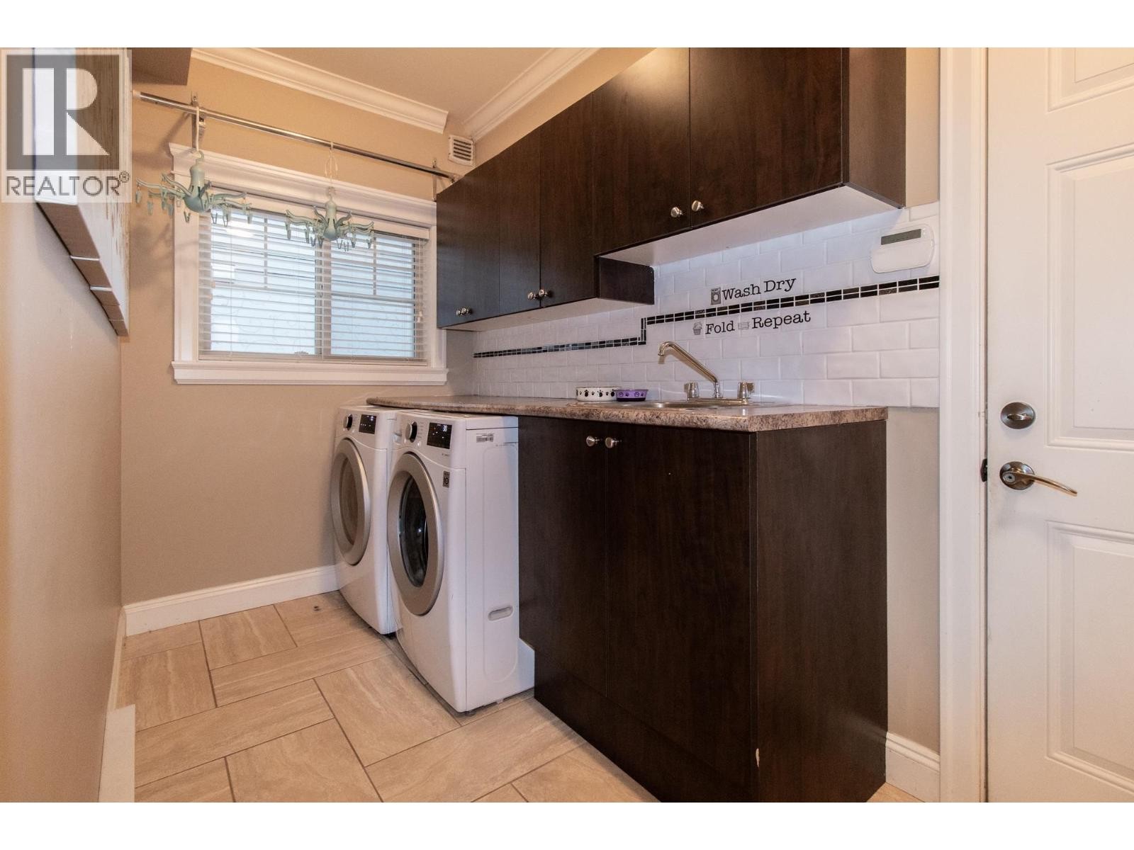 












39043 KINGFISHER ROAD

,
Squamish,




British Columbia
V8B0S9

