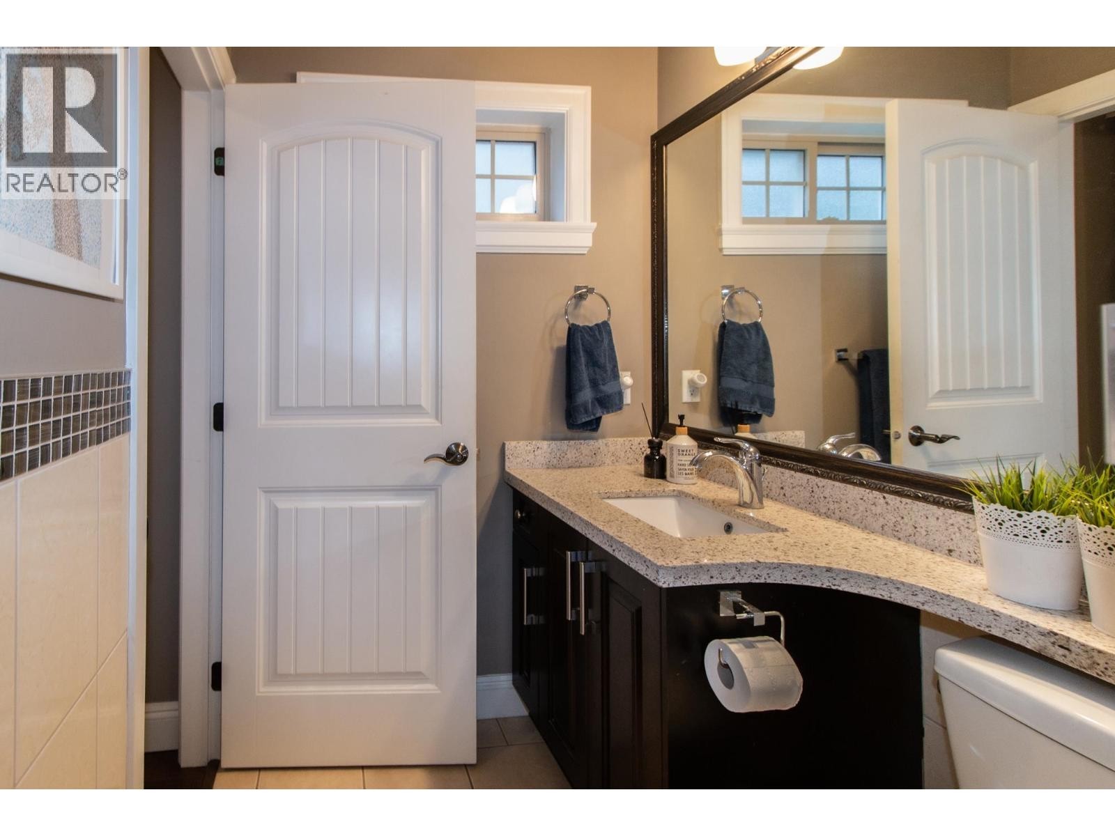 












39043 KINGFISHER ROAD

,
Squamish,




British Columbia
V8B0S9

