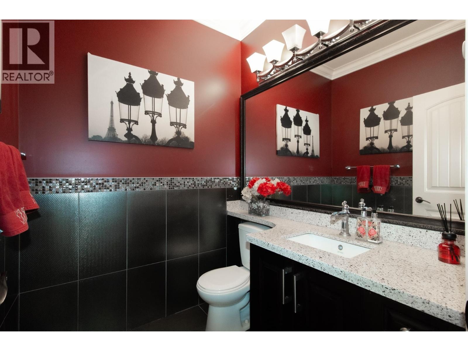 












39043 KINGFISHER ROAD

,
Squamish,




British Columbia
V8B0S9

