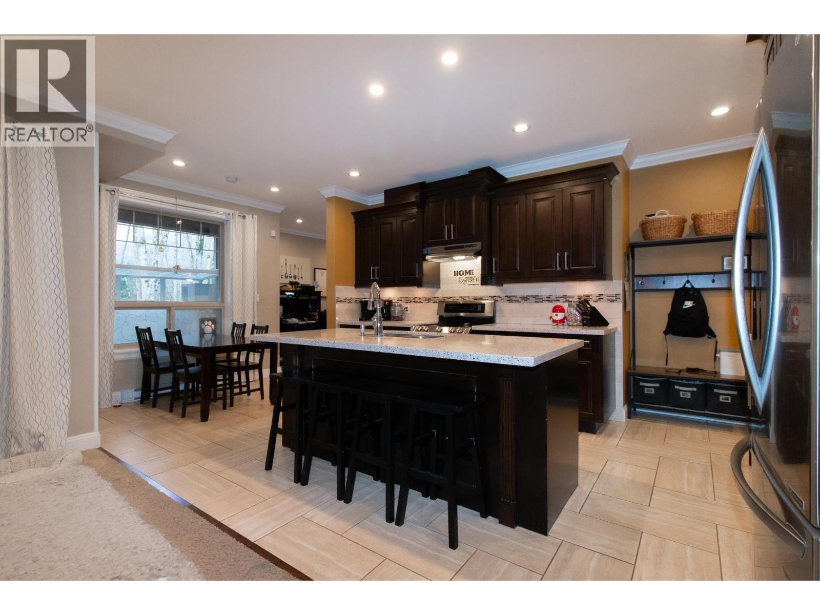 












39043 KINGFISHER ROAD

,
Squamish,




British Columbia
V8B0S9

