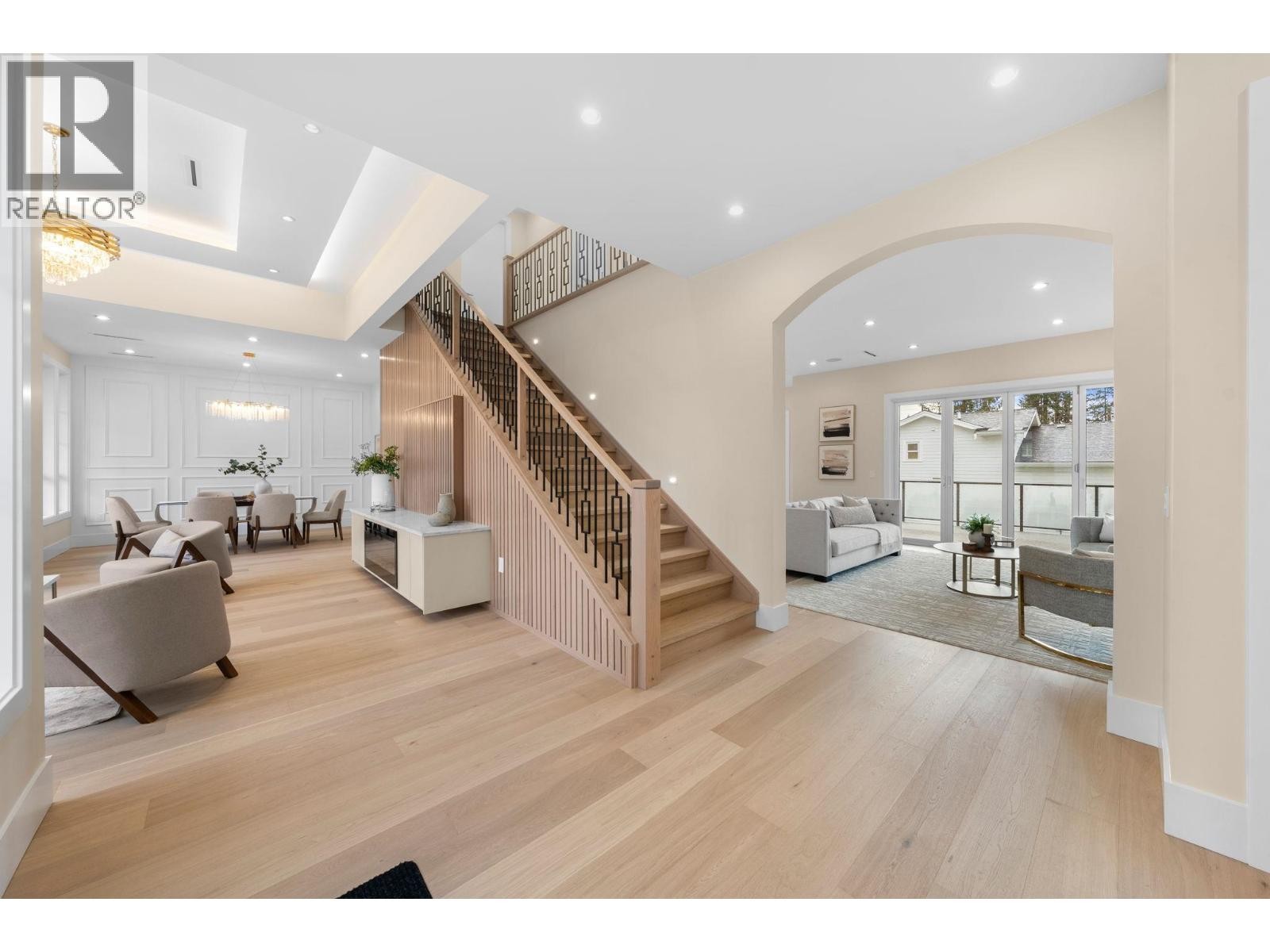 












361 E 22ND STREET

,
North Vancouver,




British Columbia
V7L3C8

