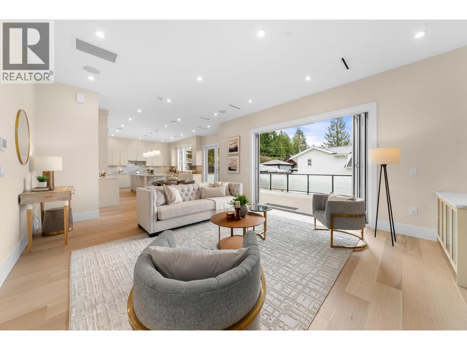 












361 E 22ND STREET

,
North Vancouver,




British Columbia
V7L3C8

