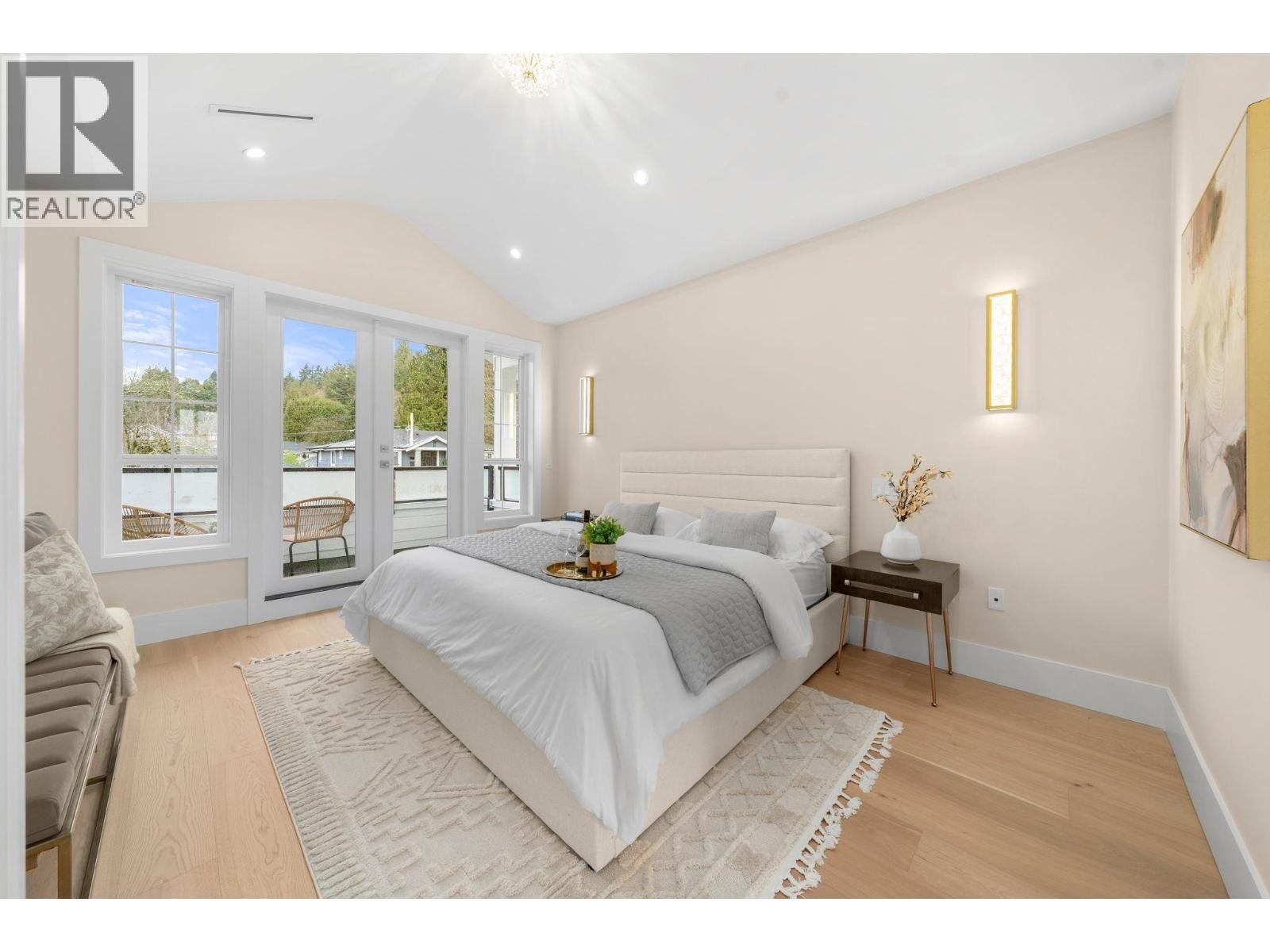 












361 E 22ND STREET

,
North Vancouver,




British Columbia
V7L3C8

