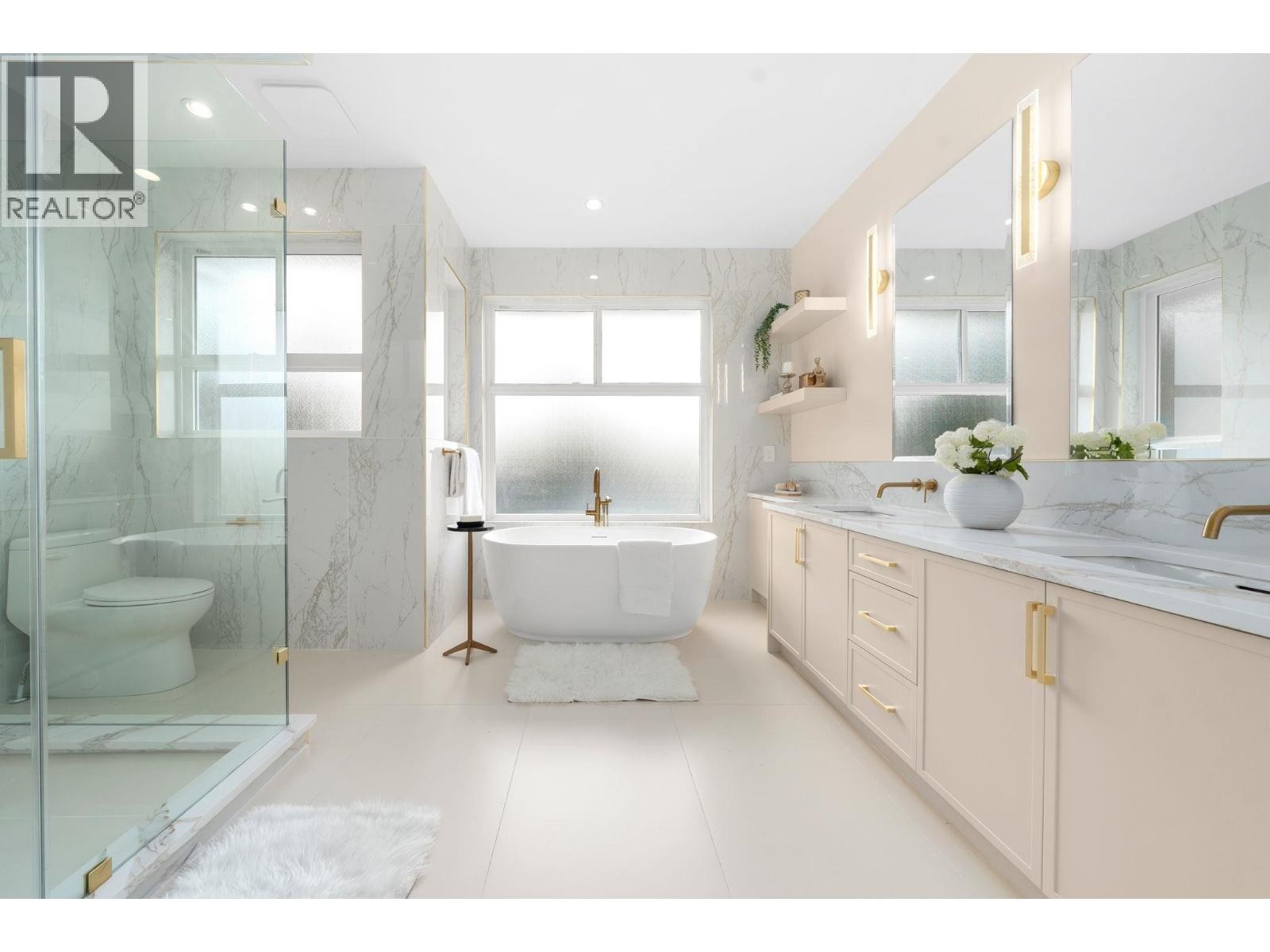 












361 E 22ND STREET

,
North Vancouver,




British Columbia
V7L3C8

