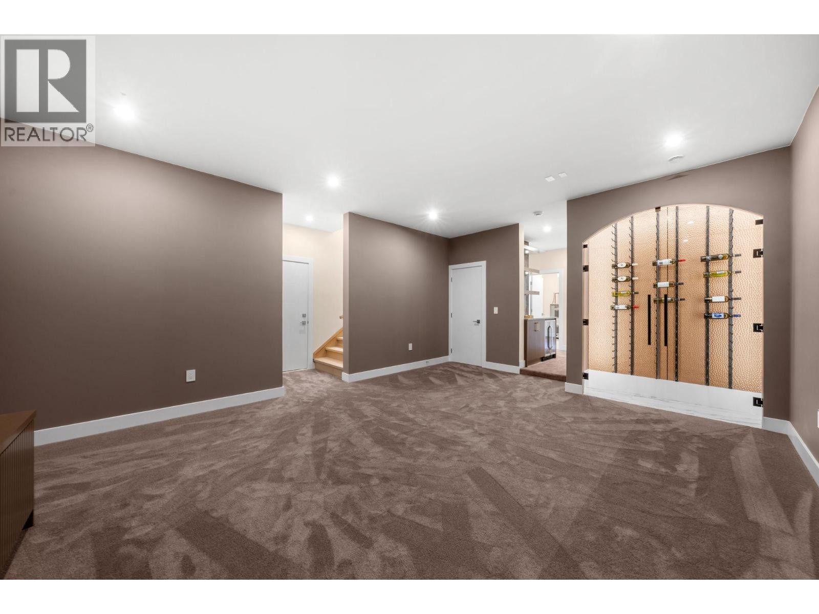 












361 E 22ND STREET

,
North Vancouver,




British Columbia
V7L3C8

