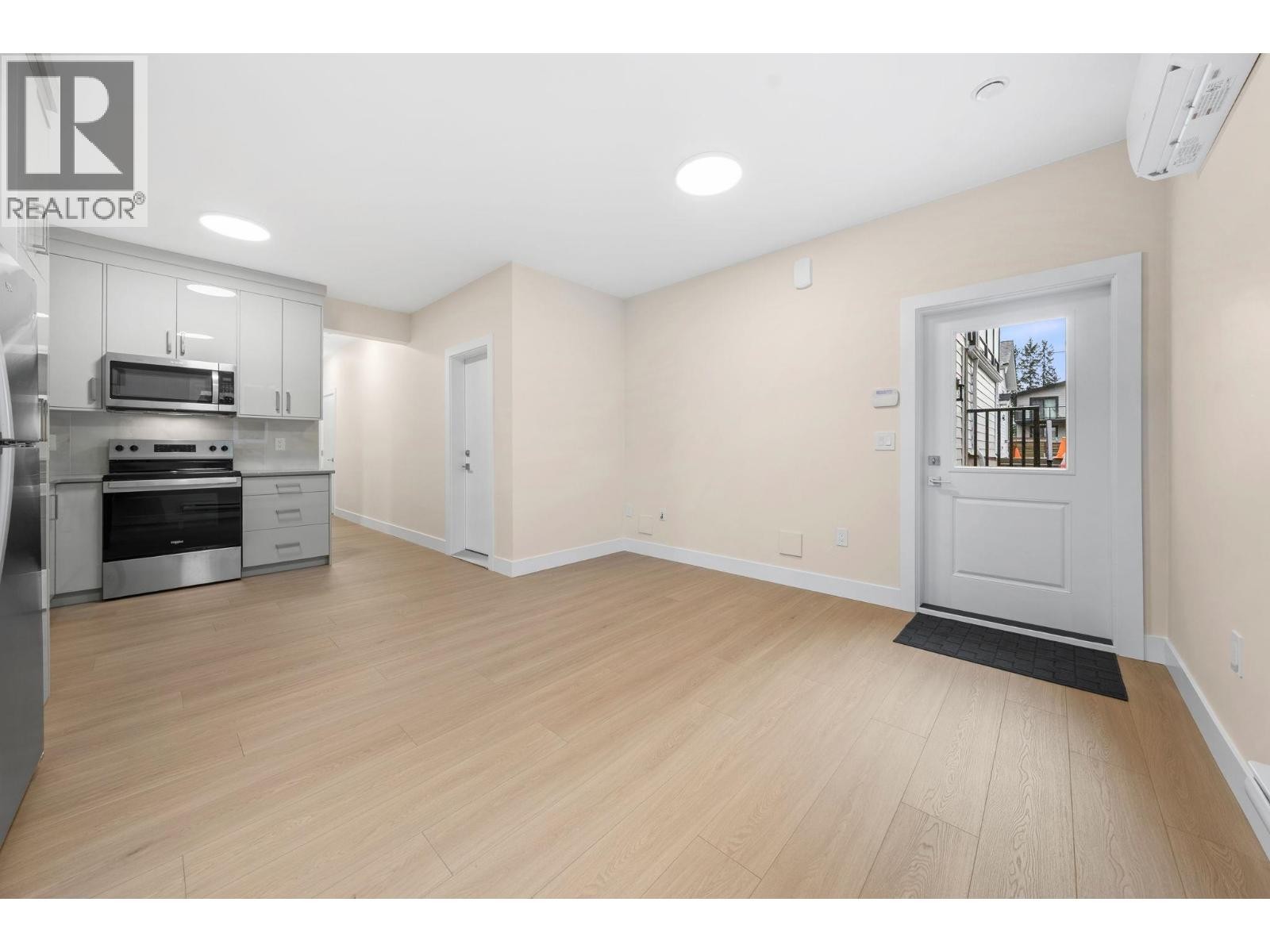 












361 E 22ND STREET

,
North Vancouver,




British Columbia
V7L3C8

