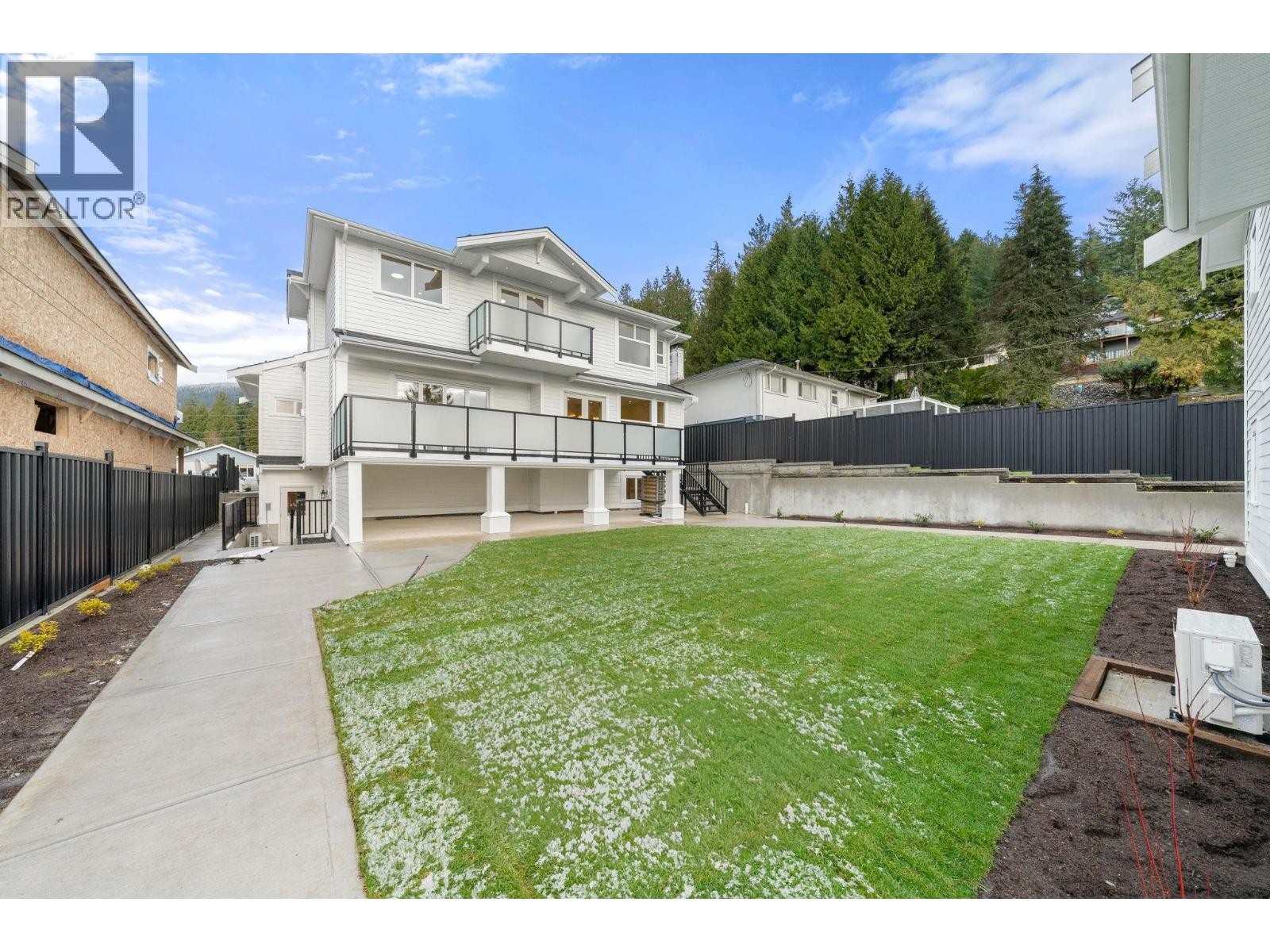 












361 E 22ND STREET

,
North Vancouver,




British Columbia
V7L3C8

