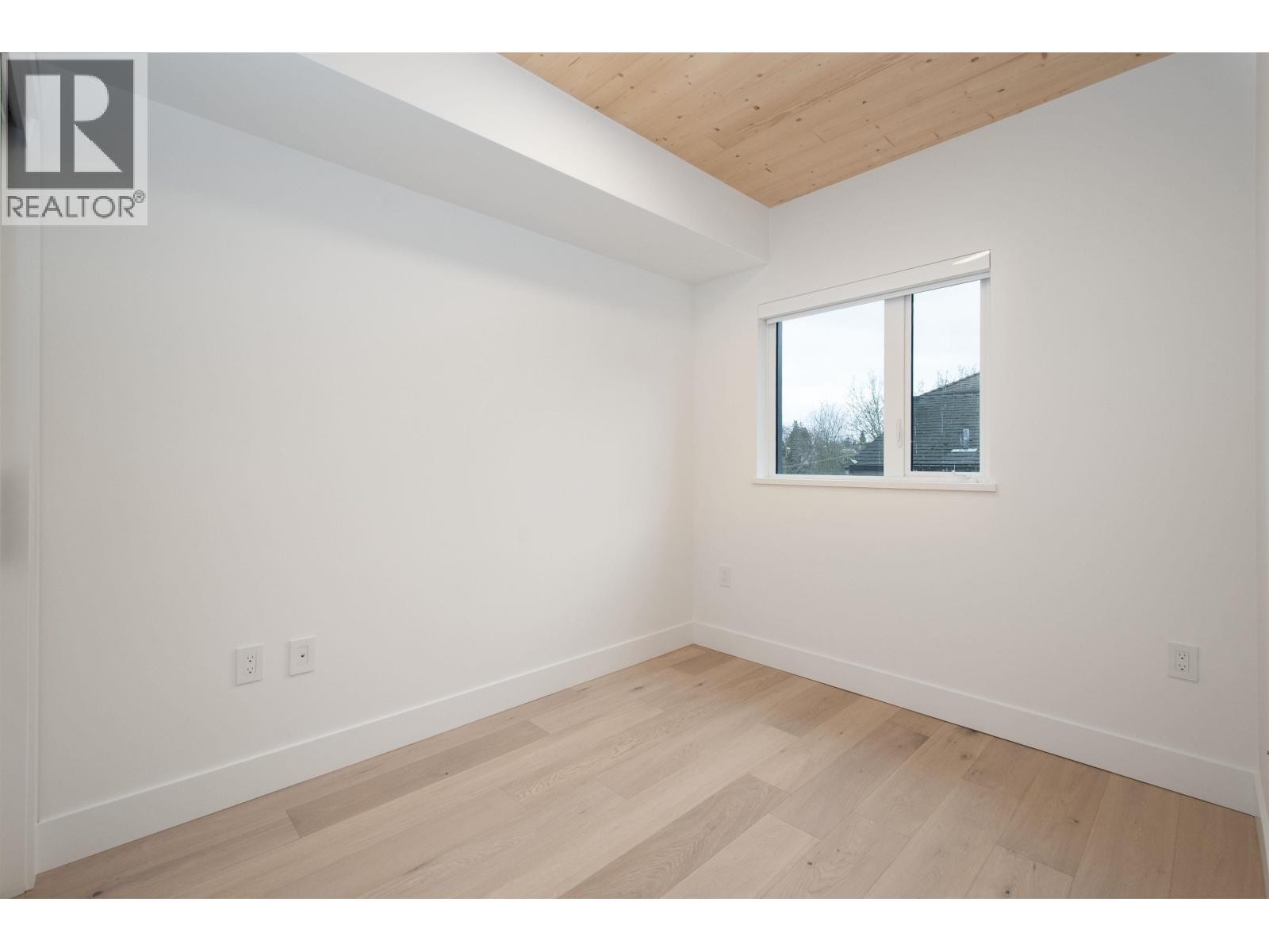 












4170 COLUMBIA STREET

,
Vancouver,




British Columbia
V5Y2J6

