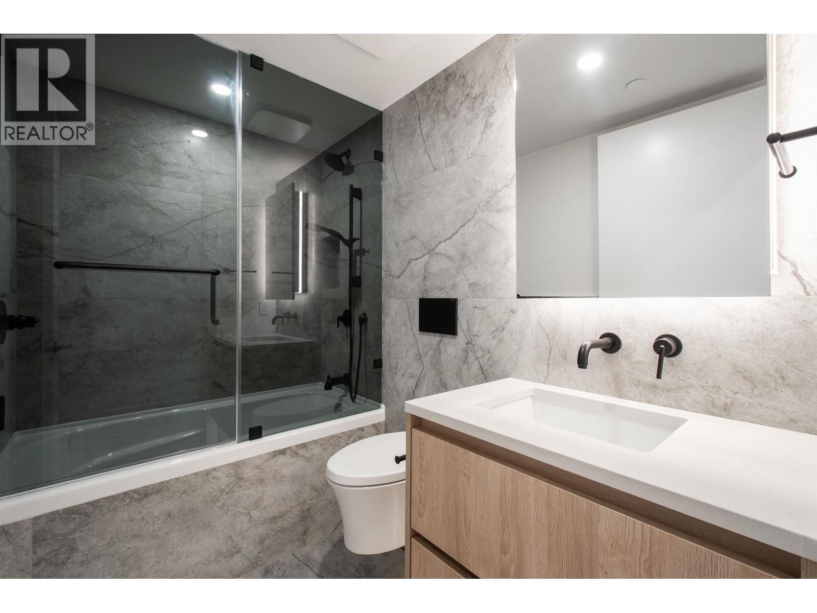 












4170 COLUMBIA STREET

,
Vancouver,




British Columbia
V5Y2J6

