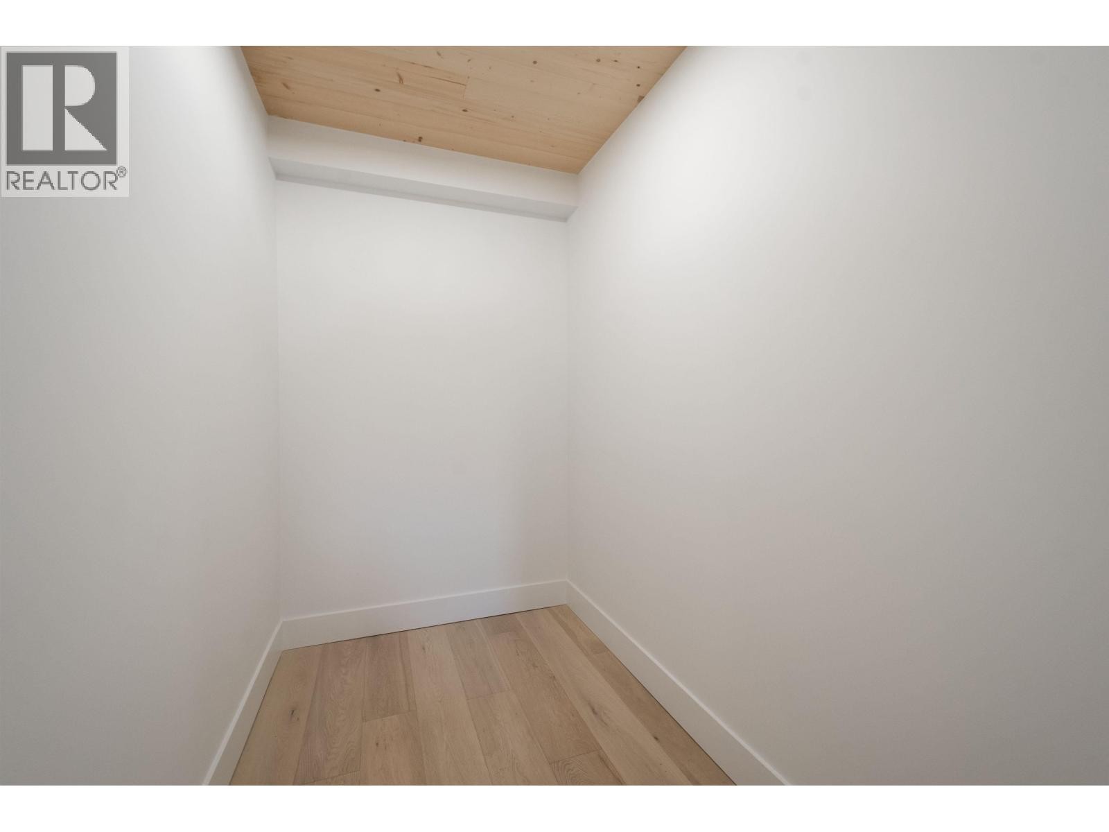 












4170 COLUMBIA STREET

,
Vancouver,




British Columbia
V5Y2J6

