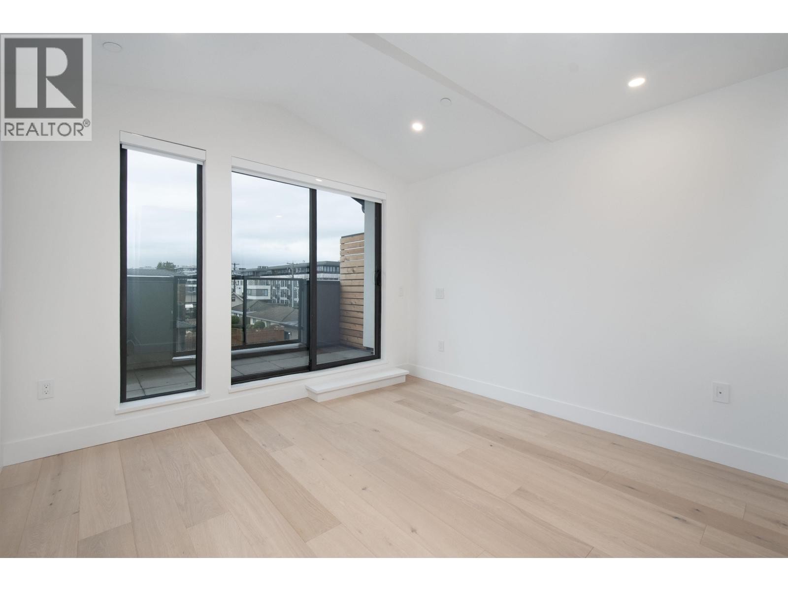 












4170 COLUMBIA STREET

,
Vancouver,




British Columbia
V5Y2J6

