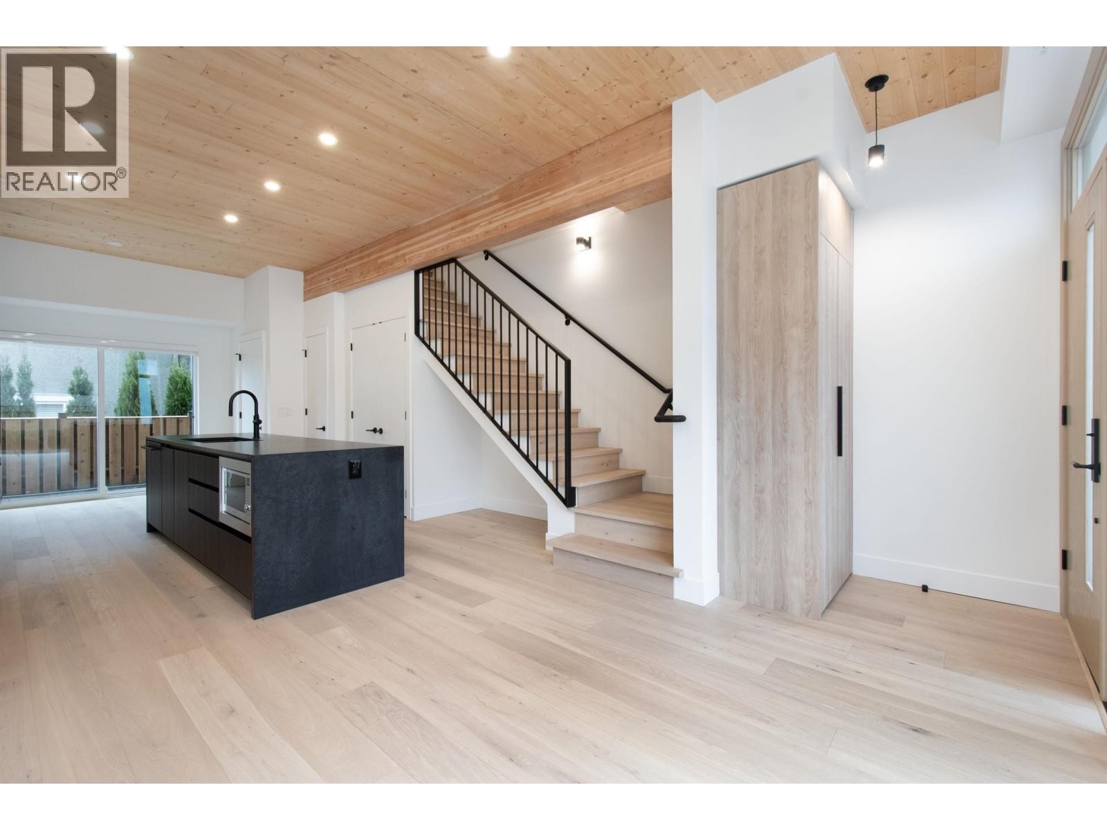 












4170 COLUMBIA STREET

,
Vancouver,




British Columbia
V5Y2J6

