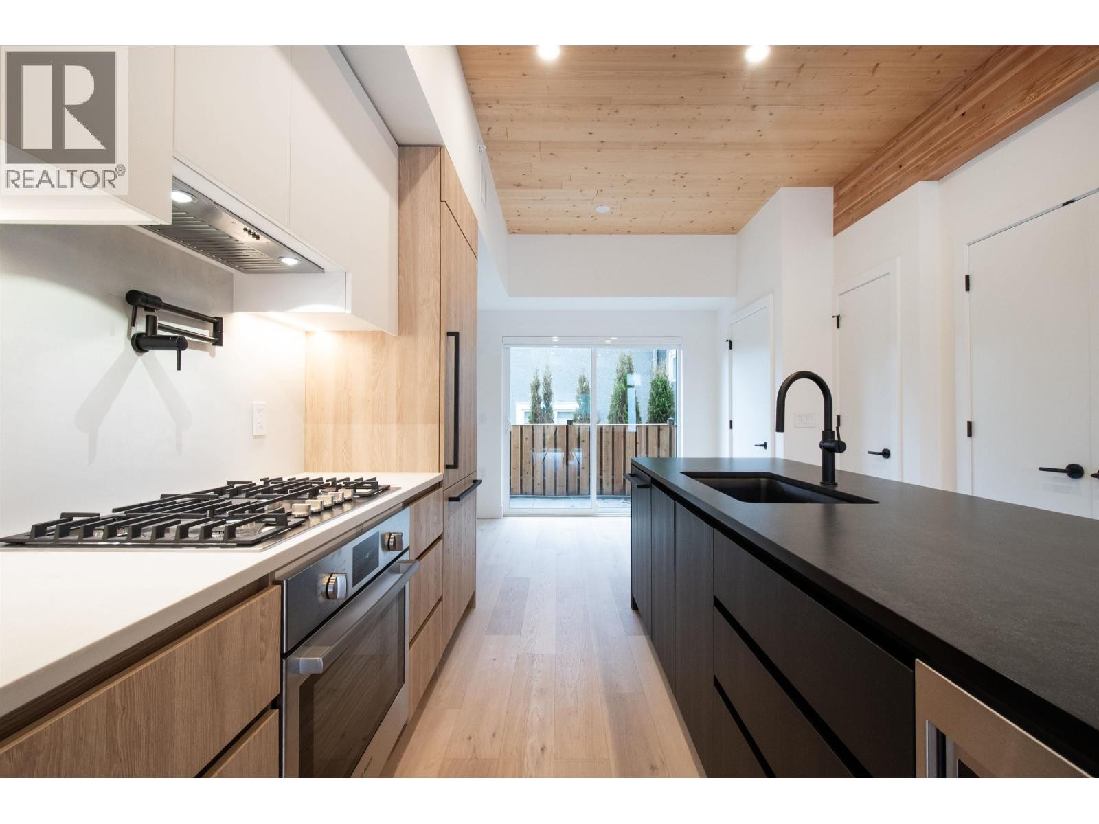 












4170 COLUMBIA STREET

,
Vancouver,




British Columbia
V5Y2J6

