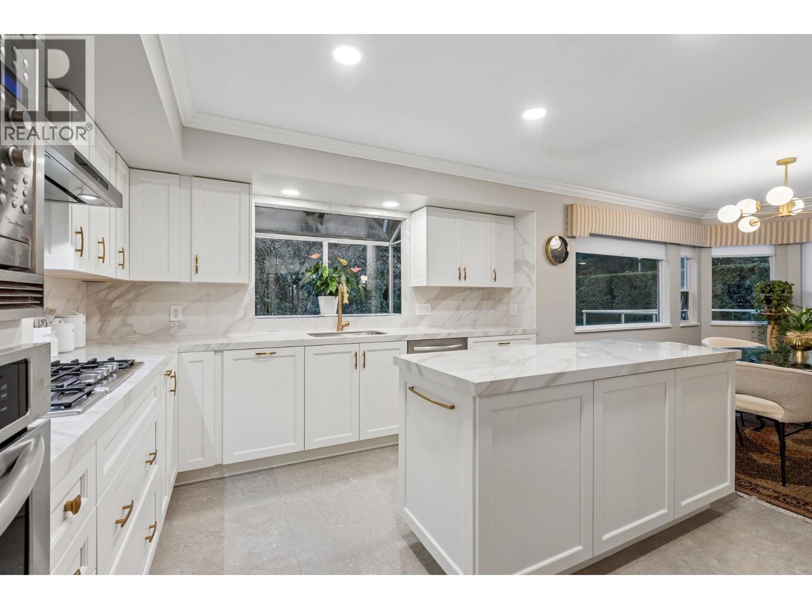 












5707 NANCY GREENE WAY

,
North Vancouver,




British Columbia
V7R4W3

