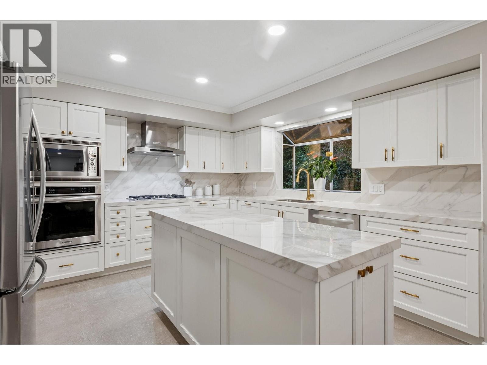 












5707 NANCY GREENE WAY

,
North Vancouver,




British Columbia
V7R4W3

