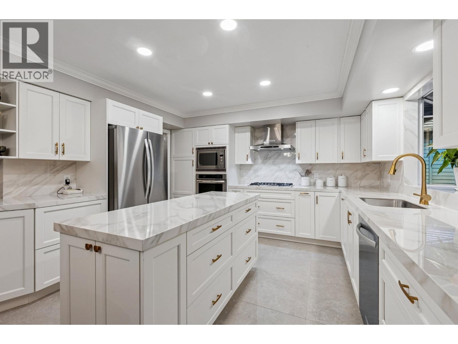 












5707 NANCY GREENE WAY

,
North Vancouver,




British Columbia
V7R4W3

