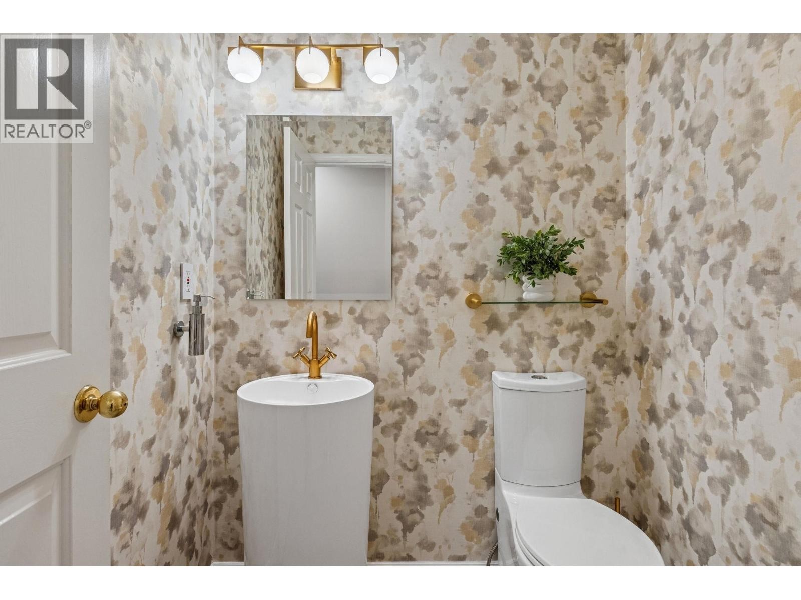 












5707 NANCY GREENE WAY

,
North Vancouver,




British Columbia
V7R4W3

