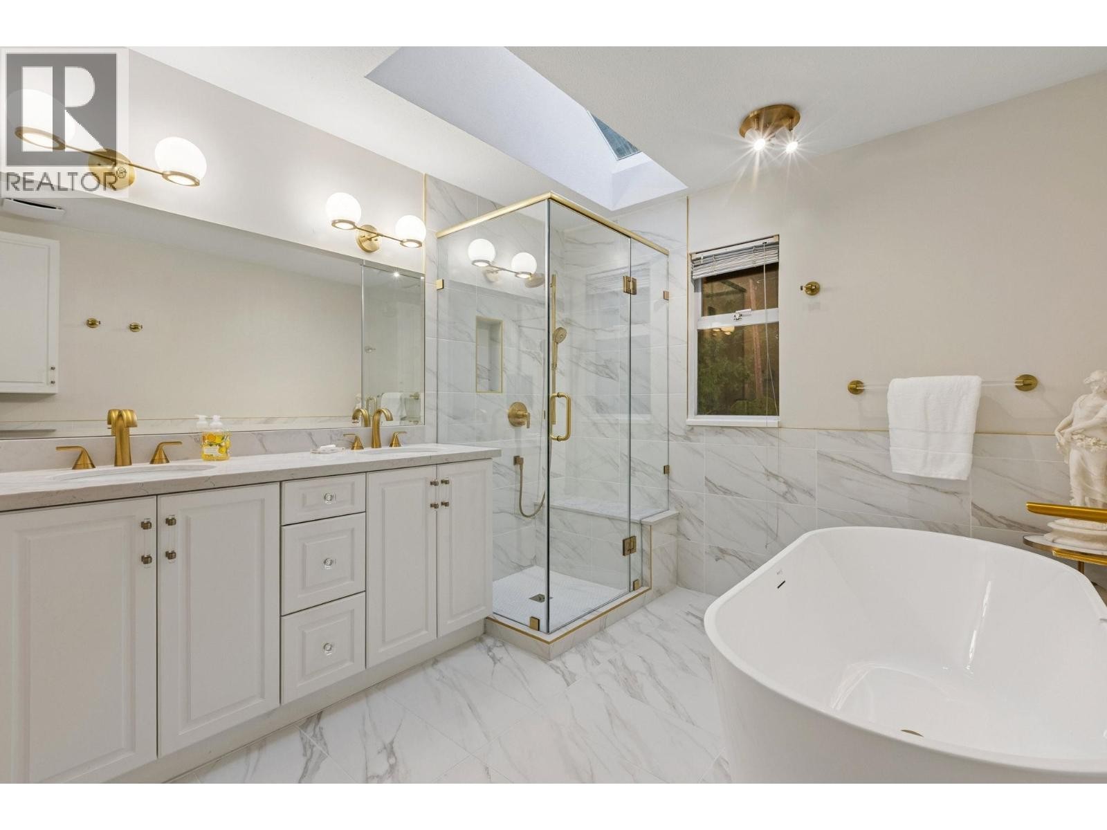 












5707 NANCY GREENE WAY

,
North Vancouver,




British Columbia
V7R4W3

