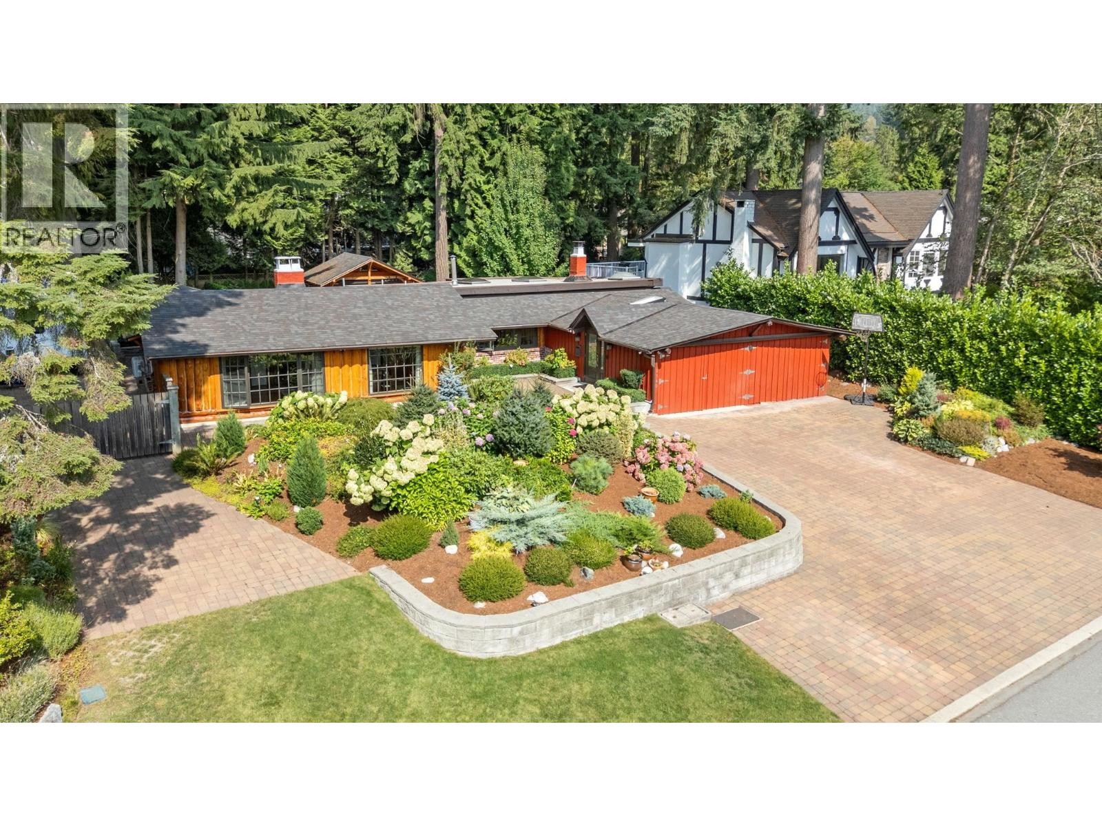 












2540 BOSWELL AVENUE

,
North Vancouver,




British Columbia
V7H1L7


