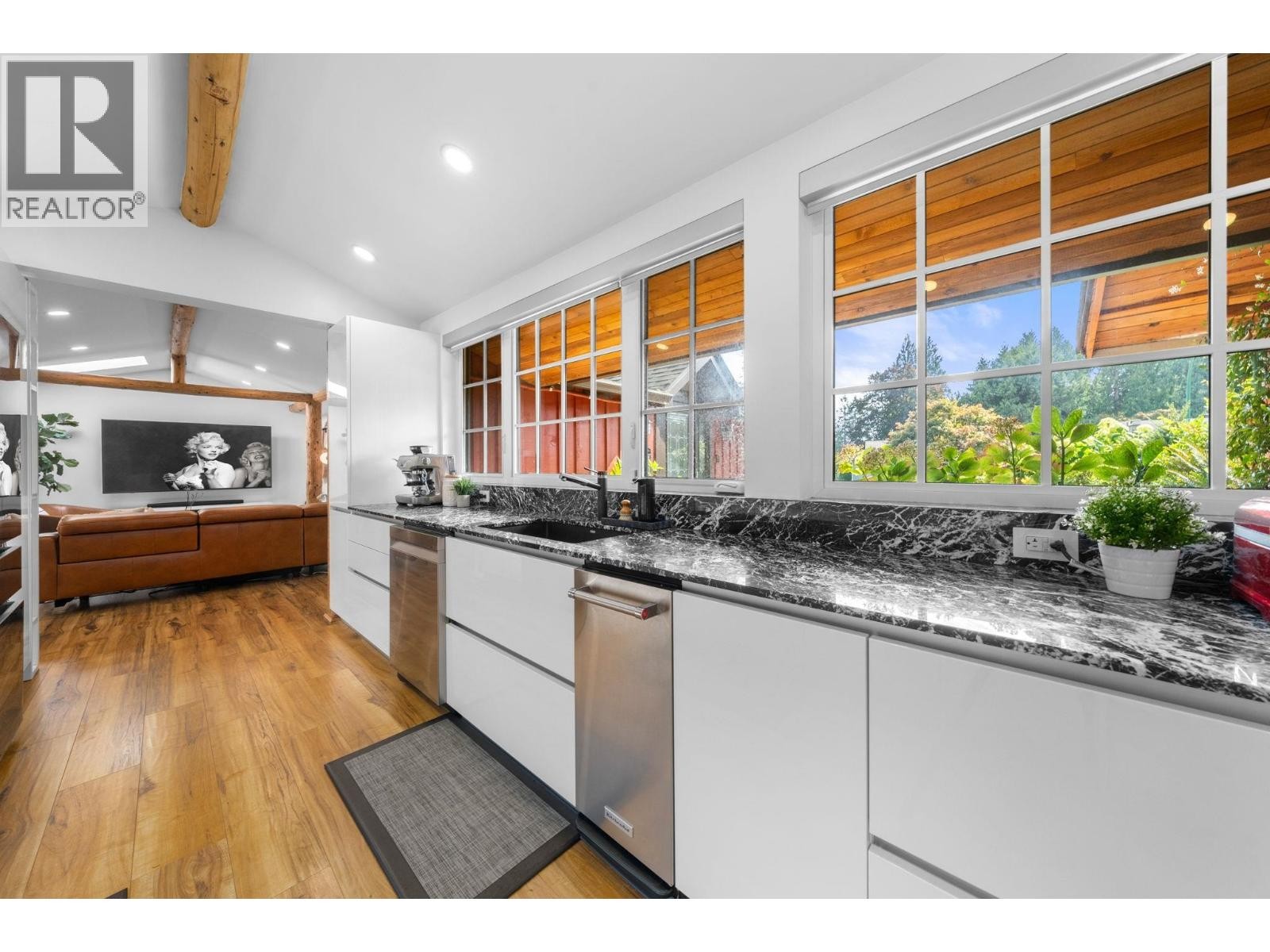 












2540 BOSWELL AVENUE

,
North Vancouver,




British Columbia
V7H1L7

