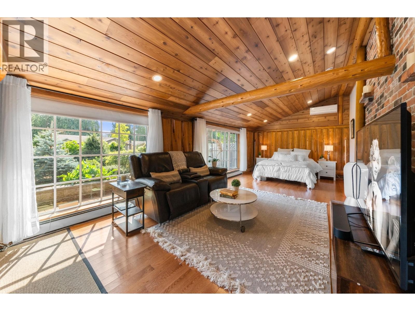 












2540 BOSWELL AVENUE

,
North Vancouver,




British Columbia
V7H1L7

