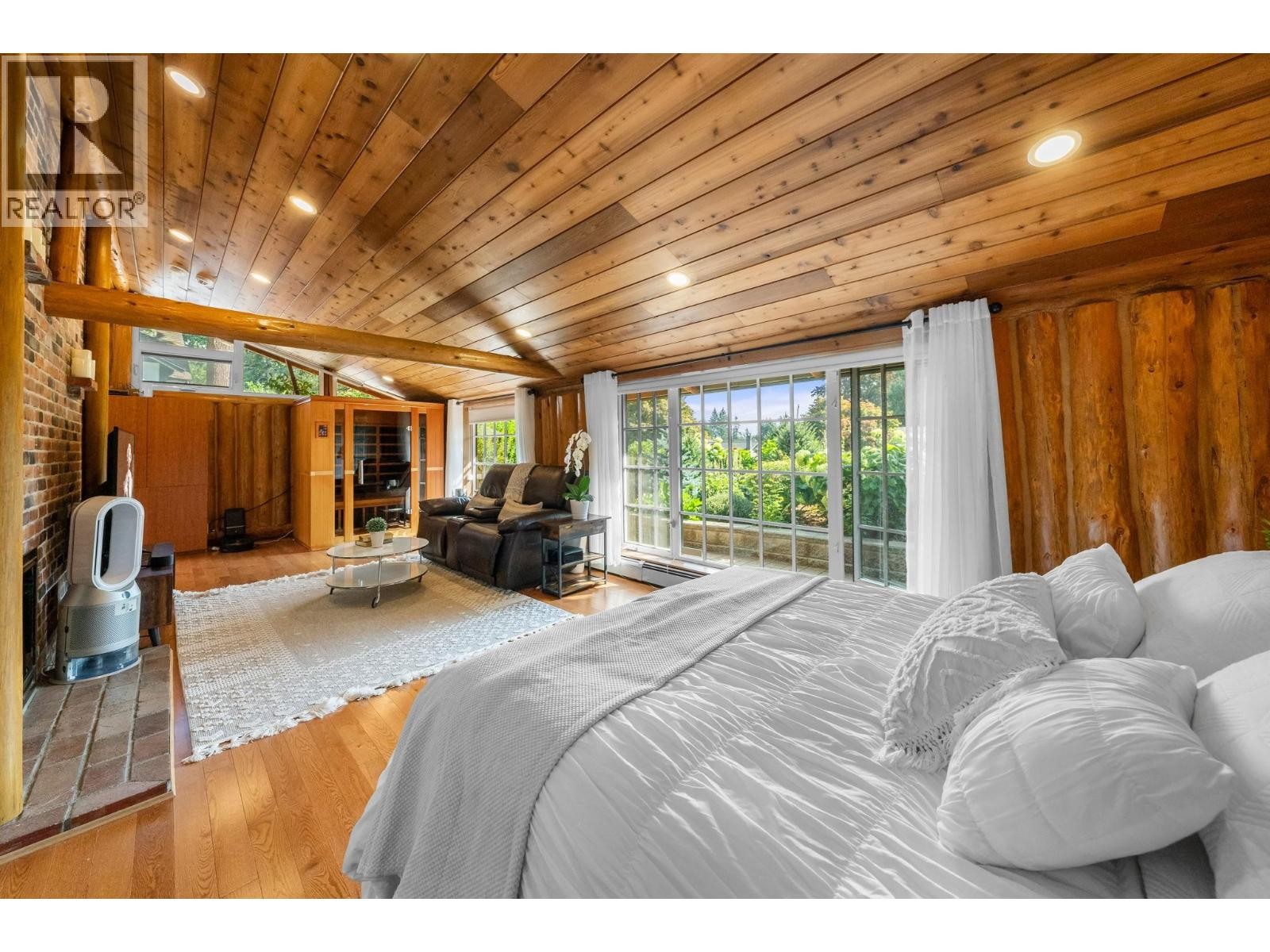 












2540 BOSWELL AVENUE

,
North Vancouver,




British Columbia
V7H1L7

