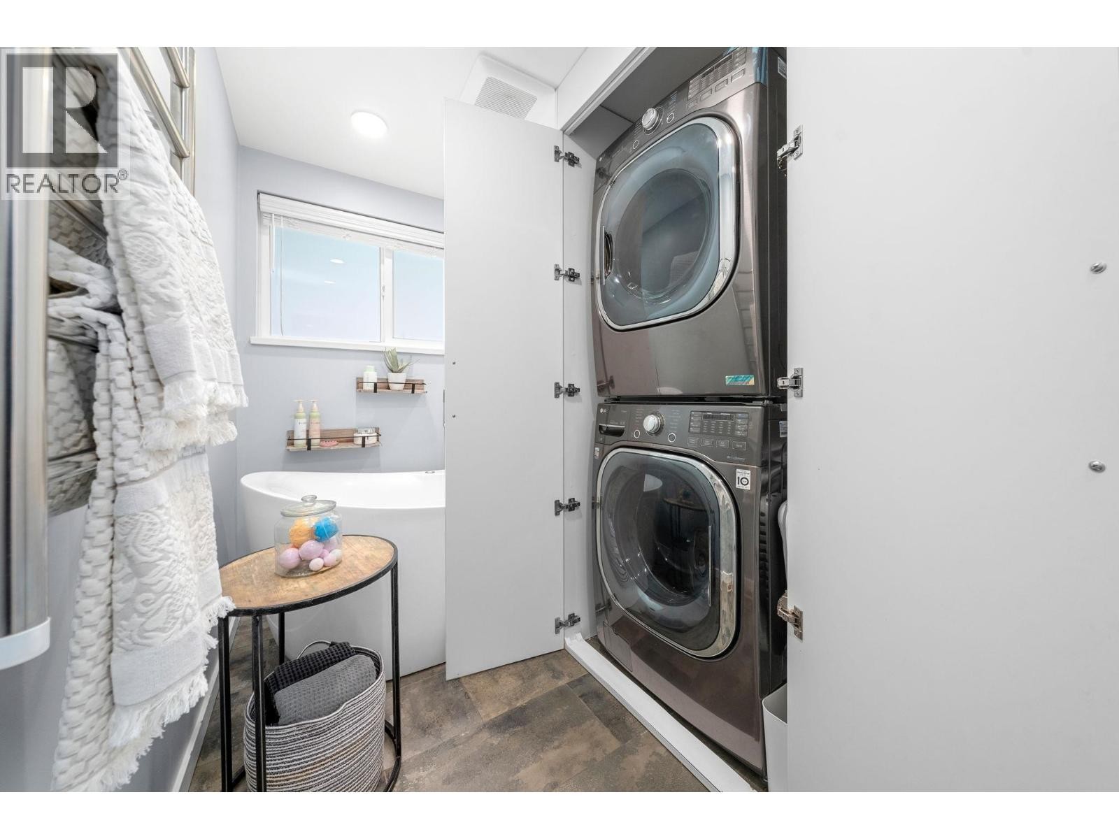 












2540 BOSWELL AVENUE

,
North Vancouver,




British Columbia
V7H1L7

